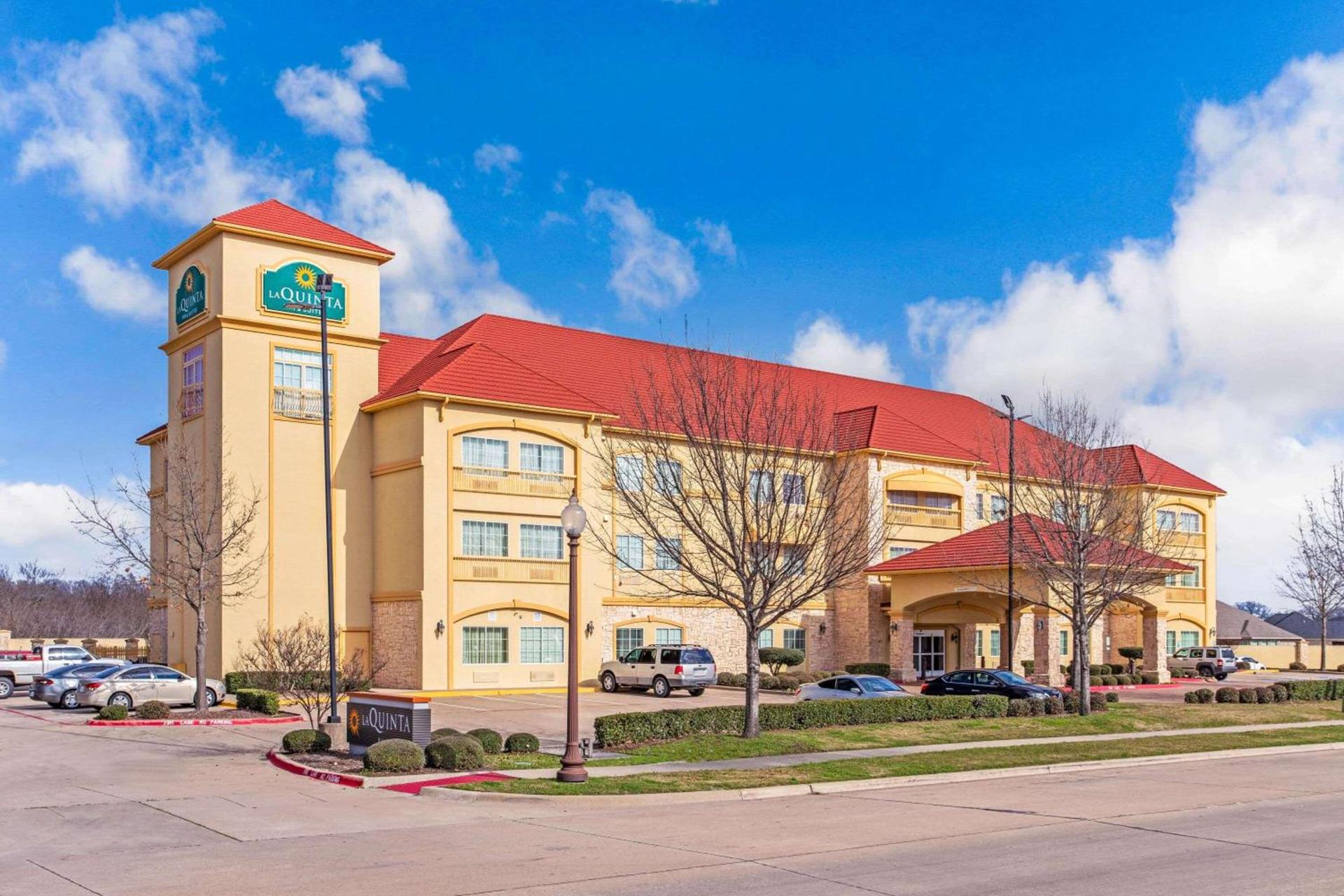 La Quinta by Wyndham Ennis photo 3