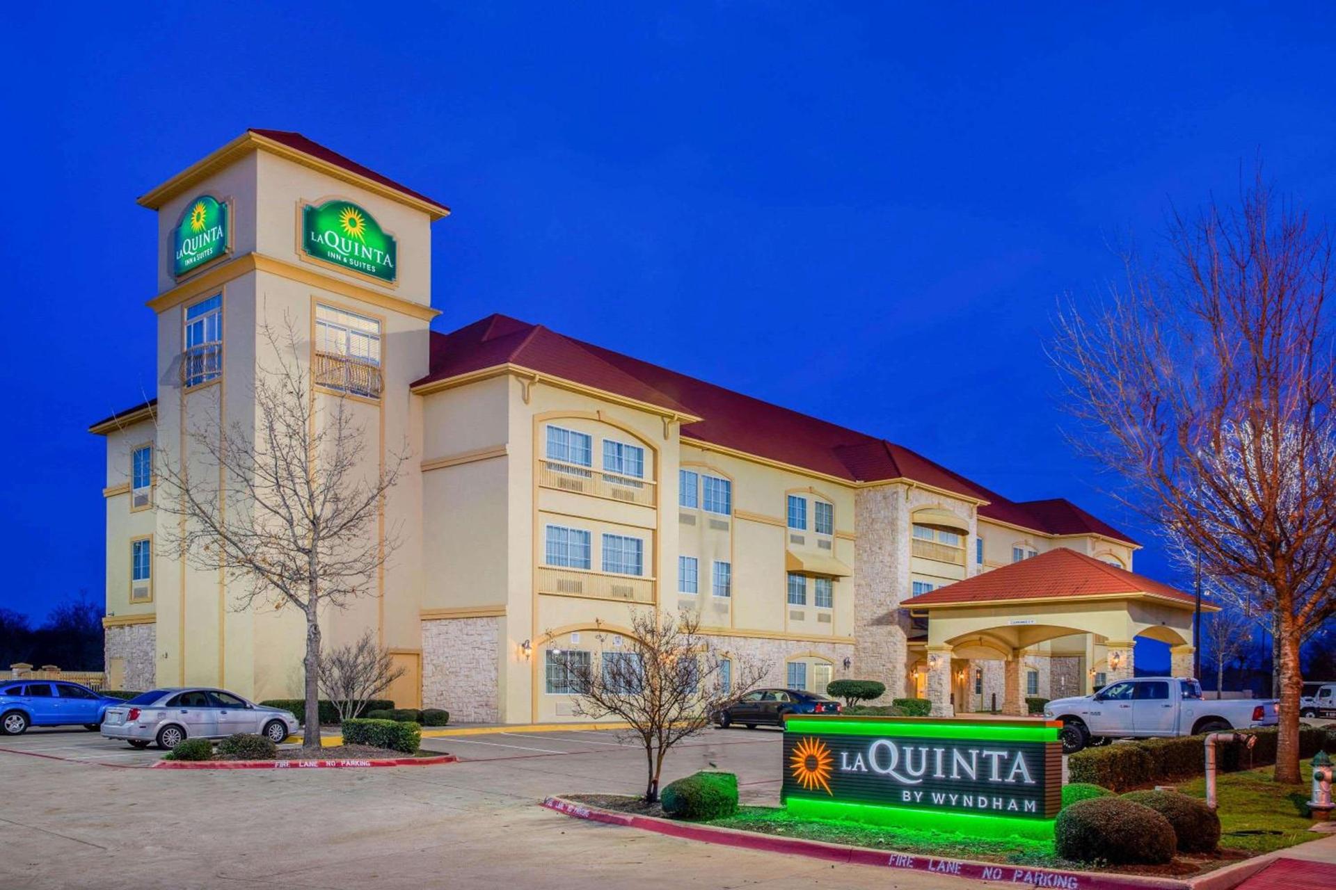 La Quinta by Wyndham Ennis photo 4