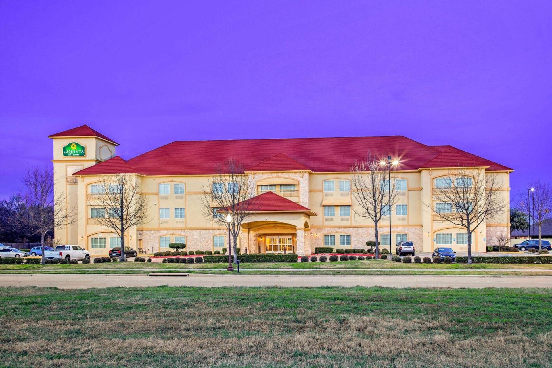 La Quinta by Wyndham Ennis photo 5