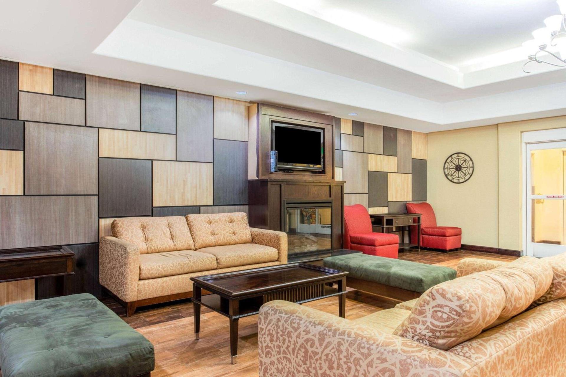 La Quinta by Wyndham Ennis photo 7