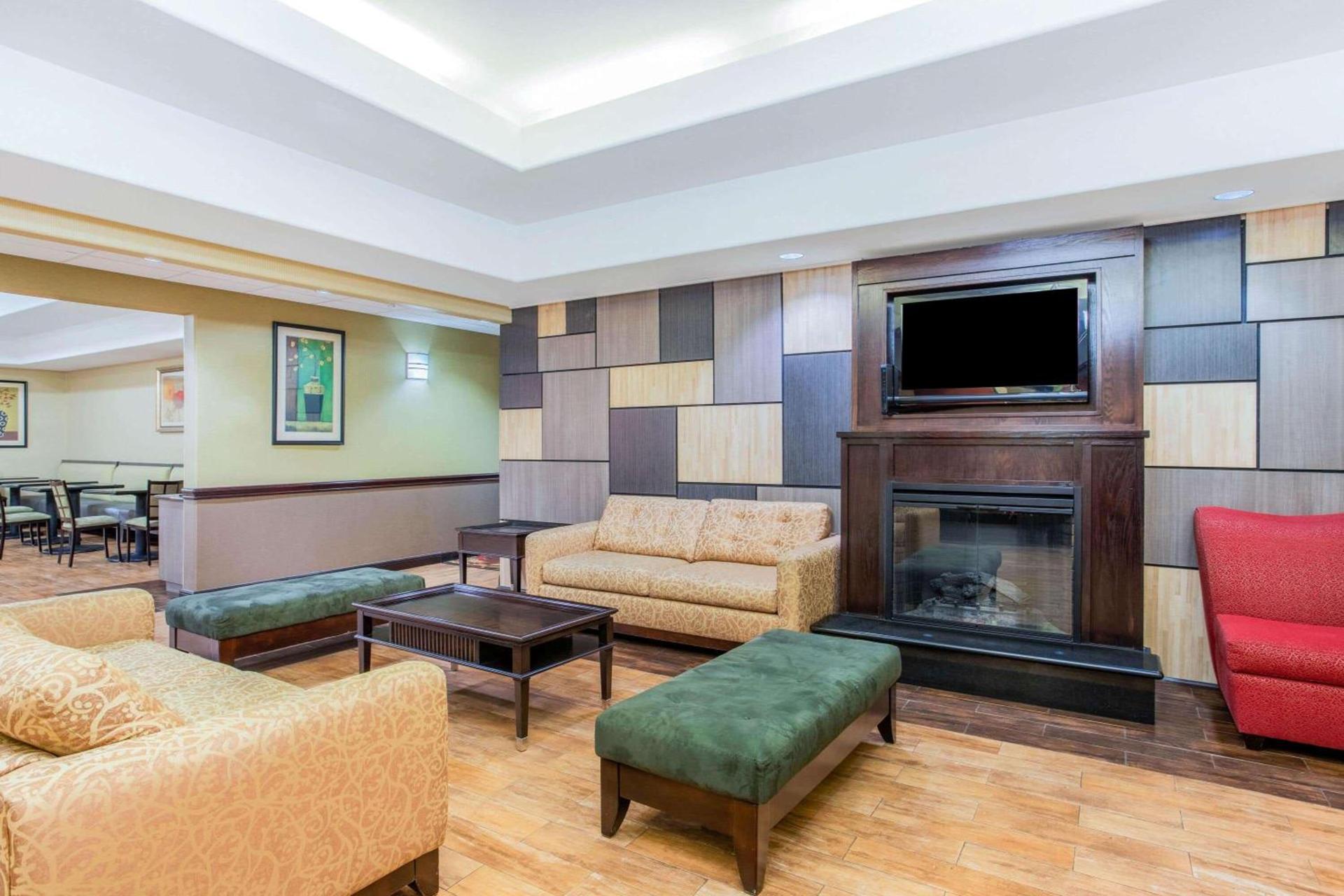 La Quinta by Wyndham Ennis photo 6