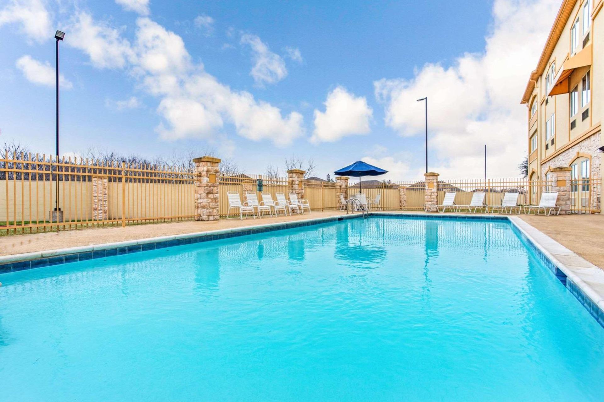 La Quinta by Wyndham Ennis photo 8