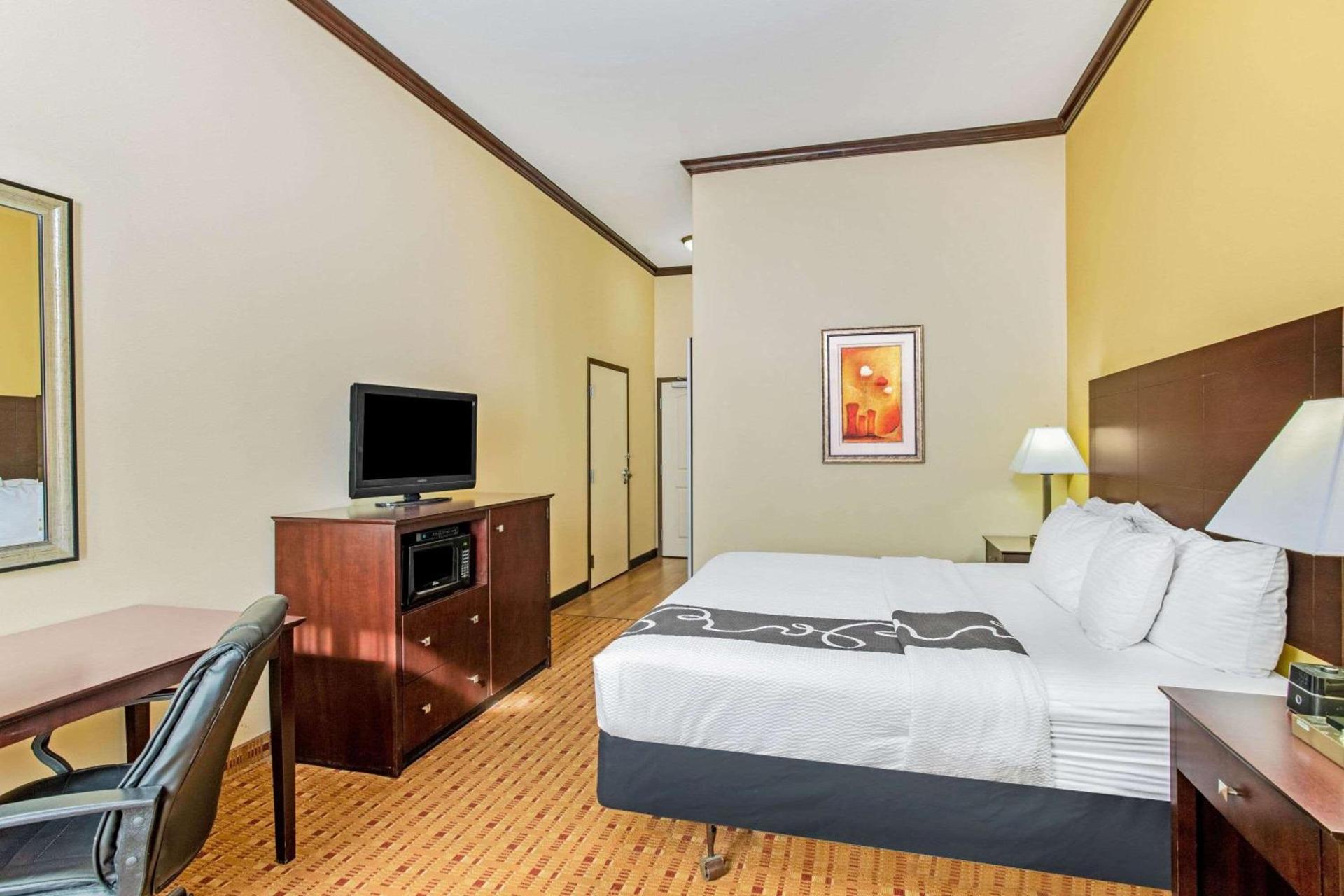 La Quinta by Wyndham Ennis photo 15