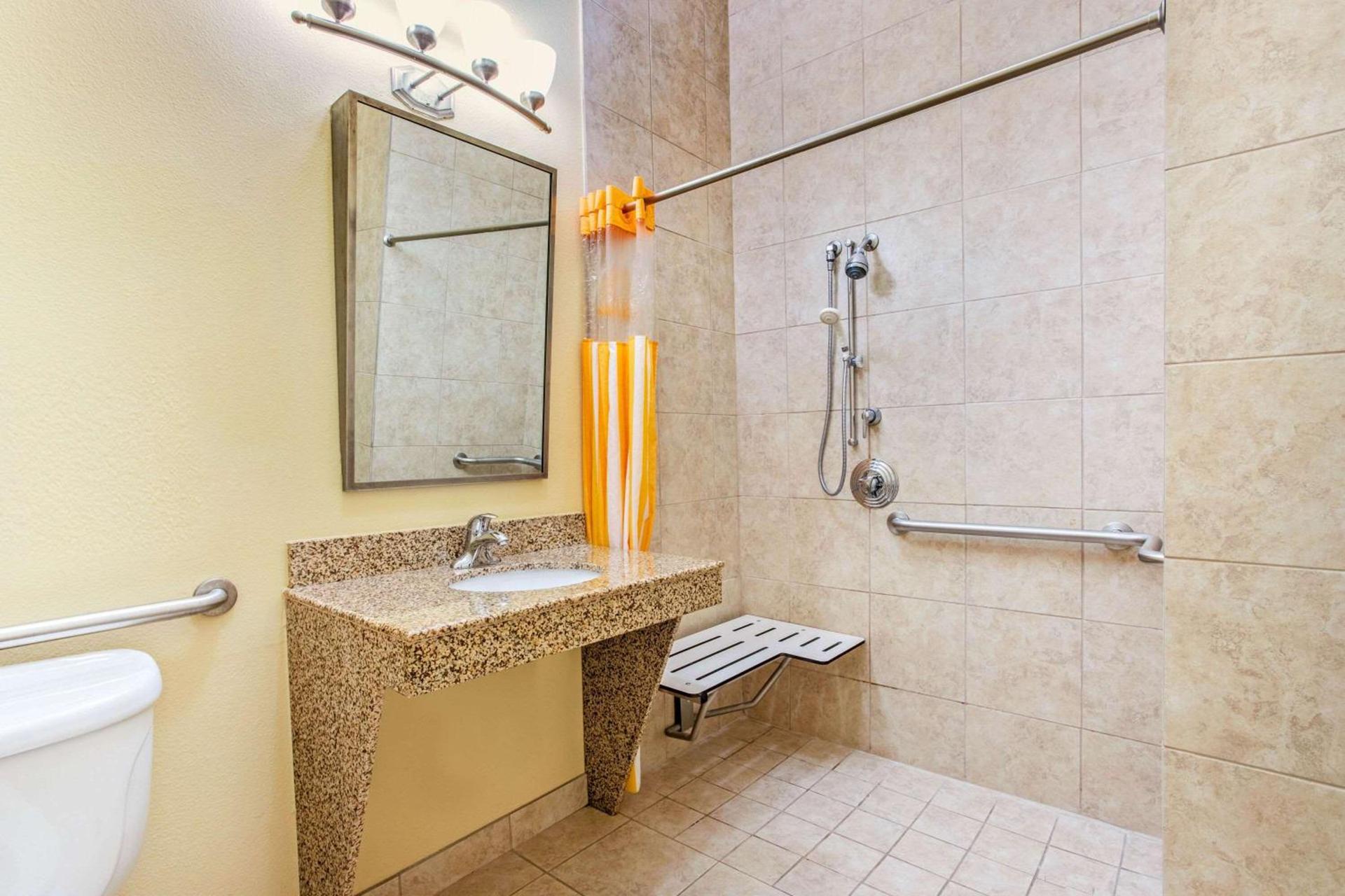 La Quinta by Wyndham Ennis photo 20