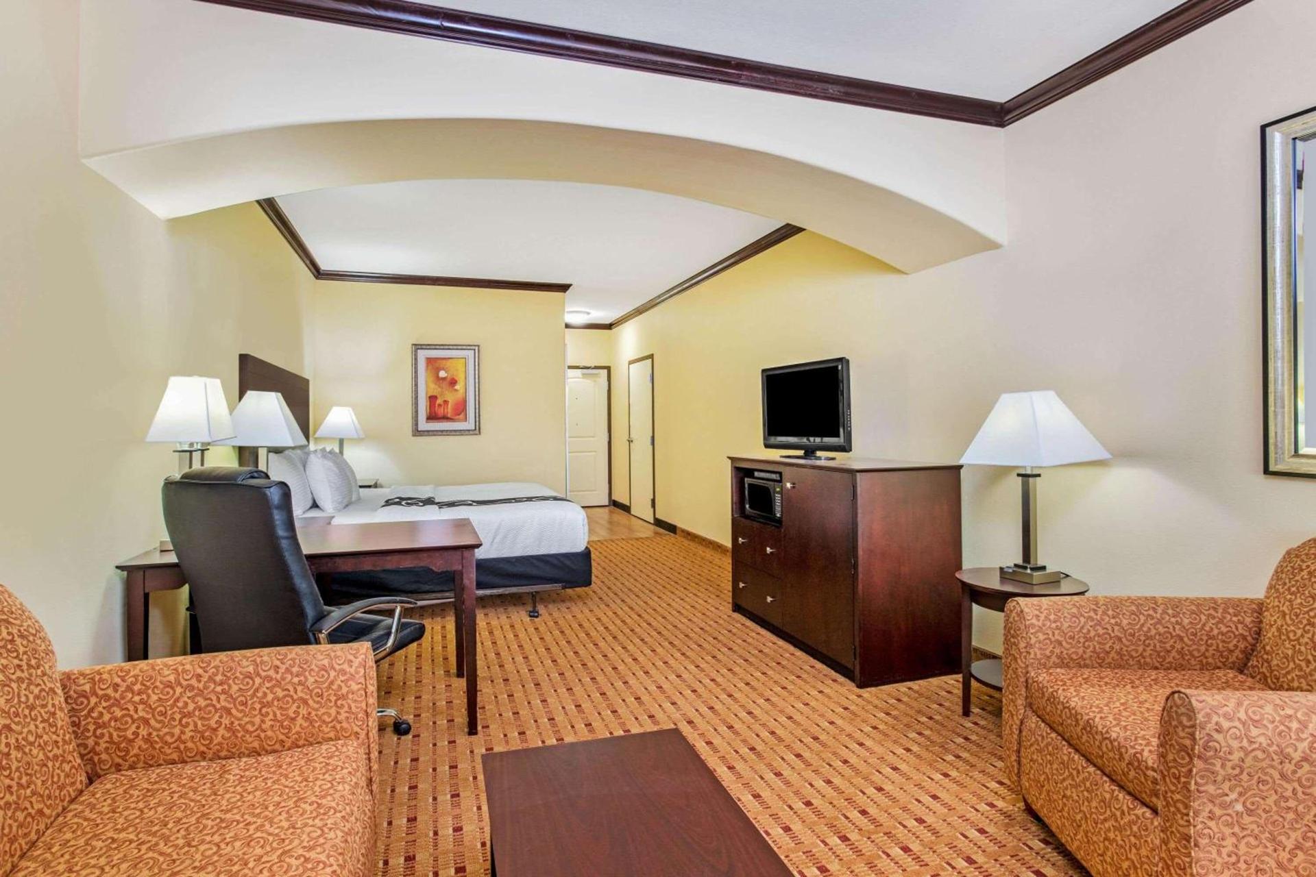 La Quinta by Wyndham Ennis photo 23