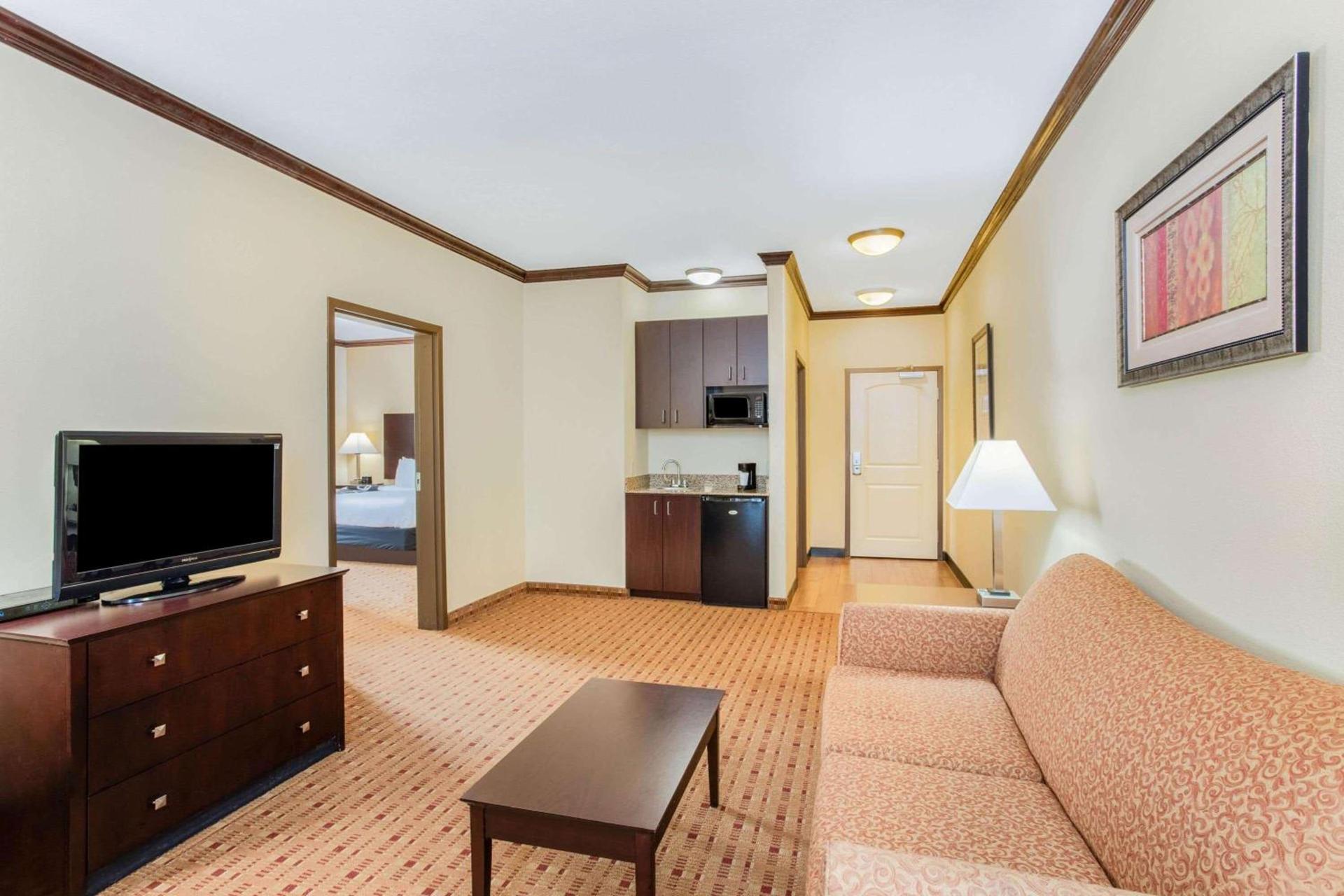 La Quinta by Wyndham Ennis photo 26