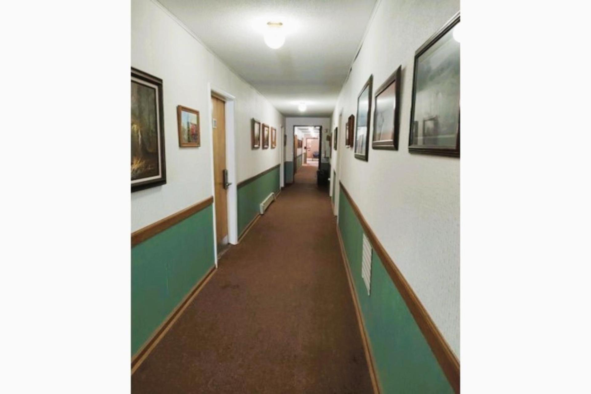 Love Hotels Voyageur by OYO at International Falls MN photo 7