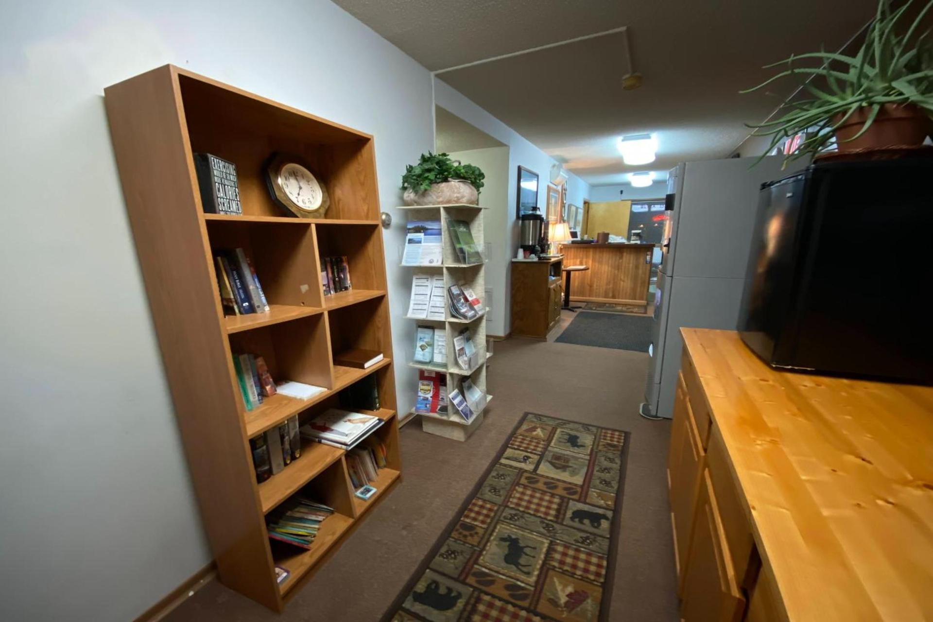 Love Hotels Voyageur by OYO at International Falls MN photo 6