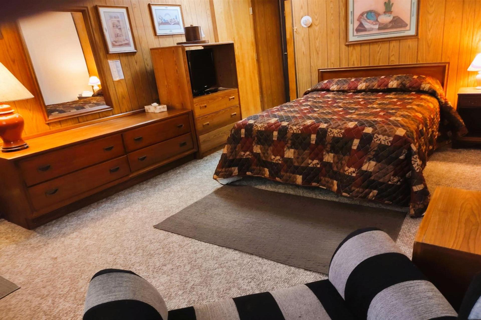 Love Hotels Voyageur by OYO at International Falls MN photo 13