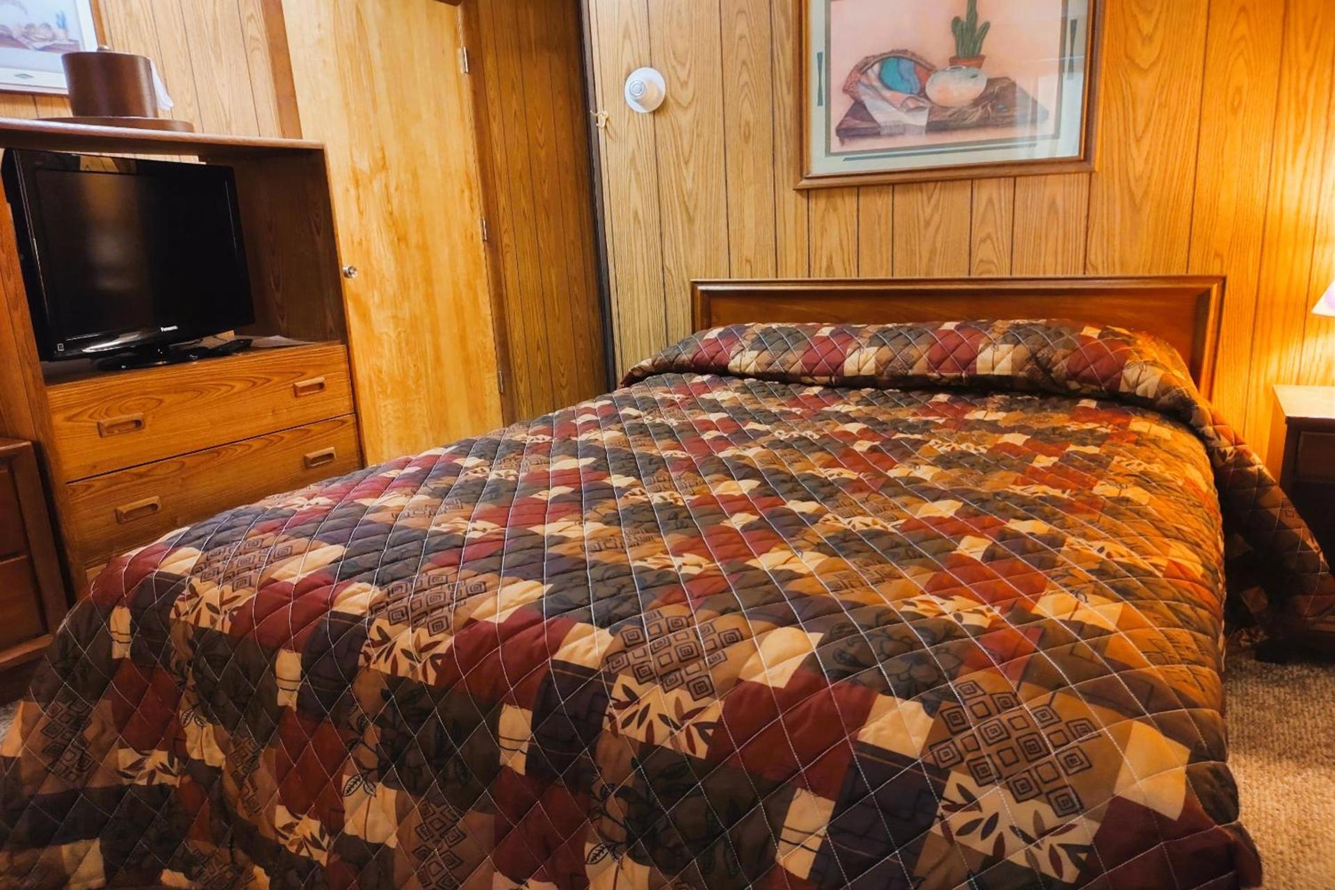 Love Hotels Voyageur by OYO at International Falls MN photo 34