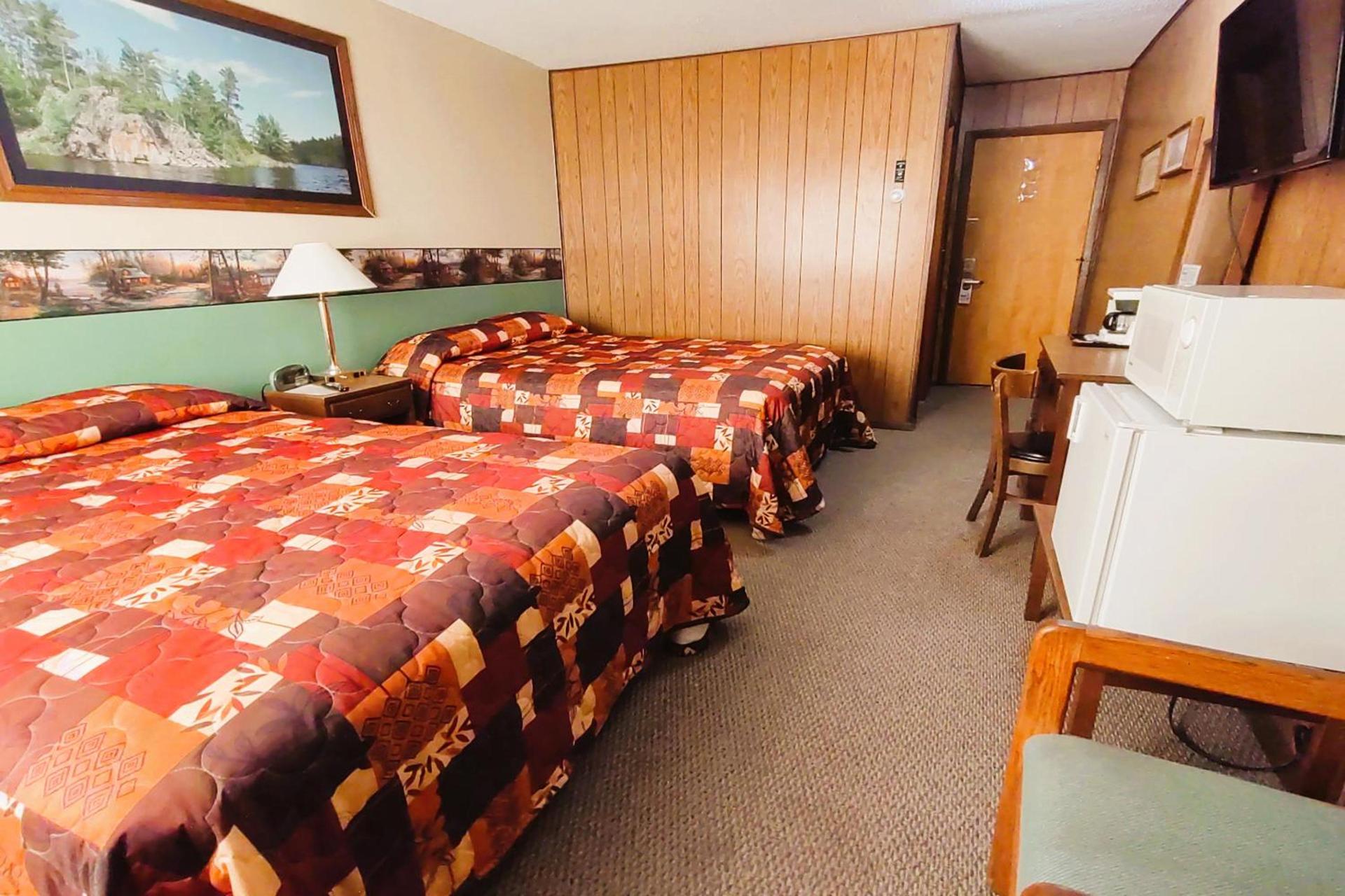 Love Hotels Voyageur by OYO at International Falls MN photo 12