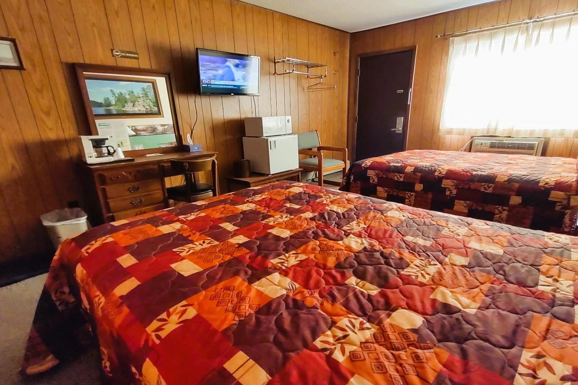 Love Hotels Voyageur by OYO at International Falls MN photo 14