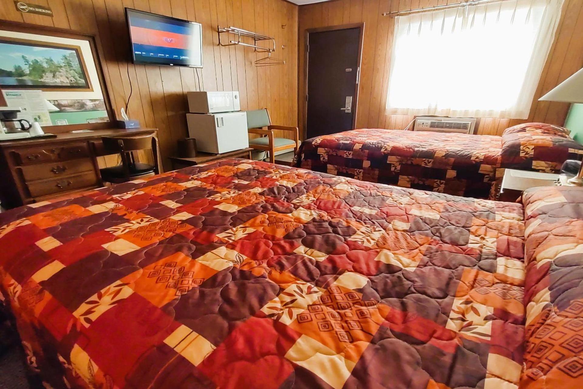 Love Hotels Voyageur by OYO at International Falls MN photo 40