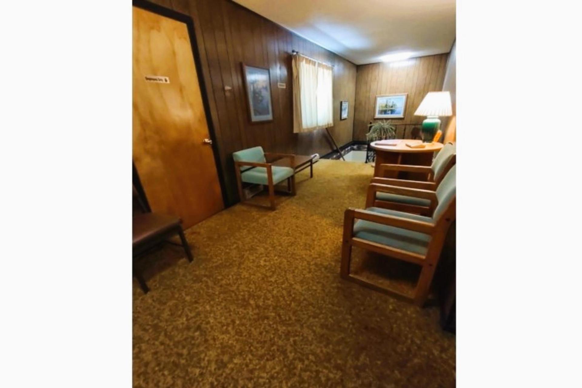 Love Hotels Voyageur by OYO at International Falls MN photo 26