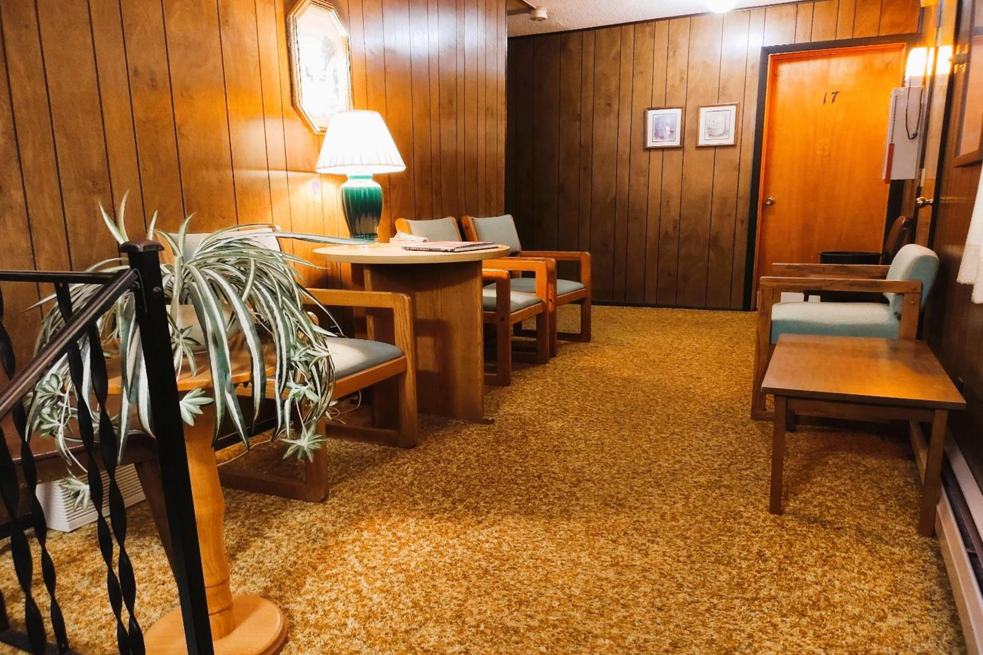 Love Hotels Voyageur by OYO at International Falls MN photo 5