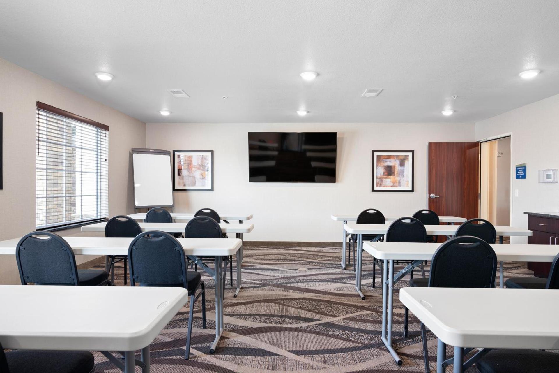 Cobblestone Inn & Suites - Yuma photo 57