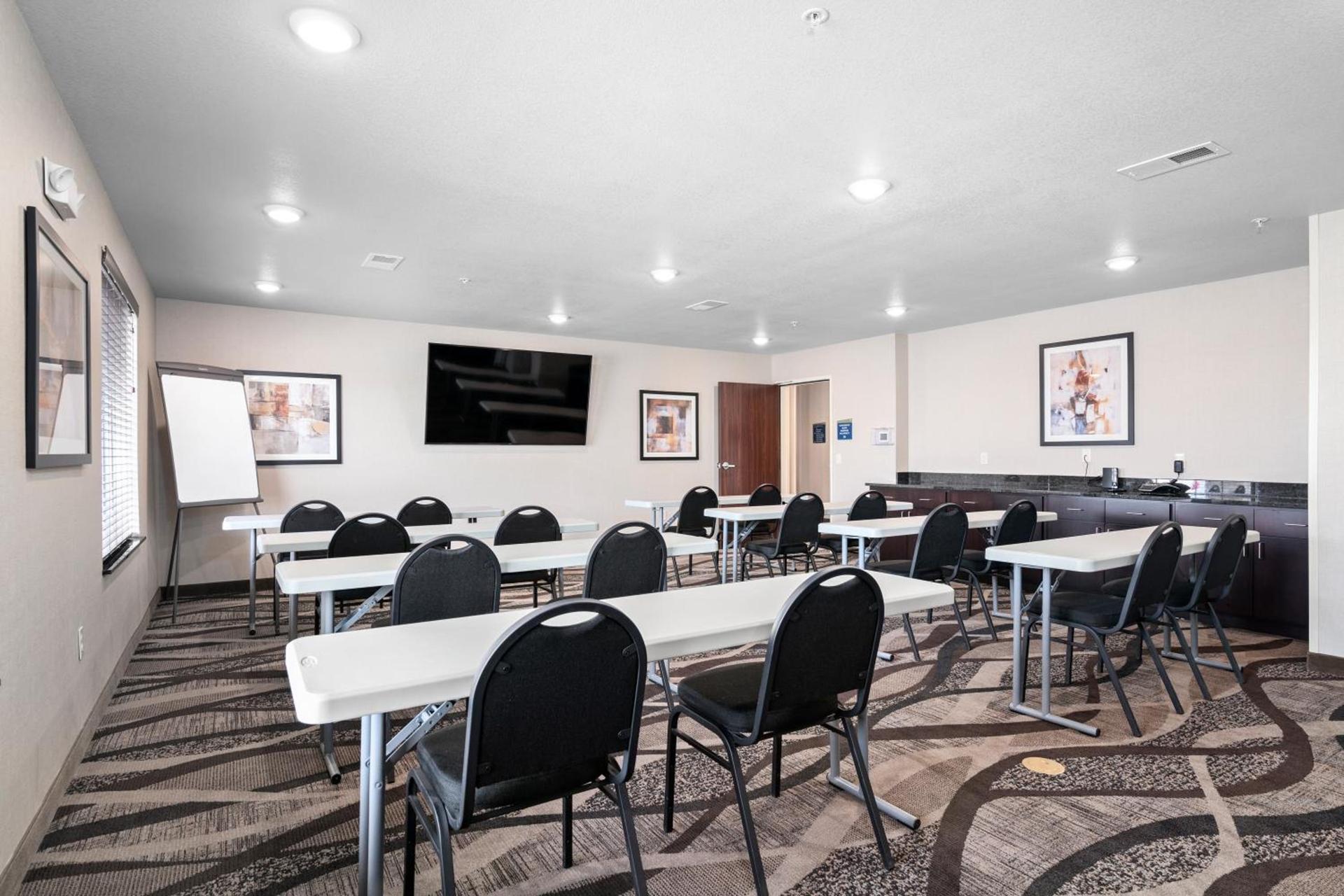 Cobblestone Inn & Suites - Yuma photo 55