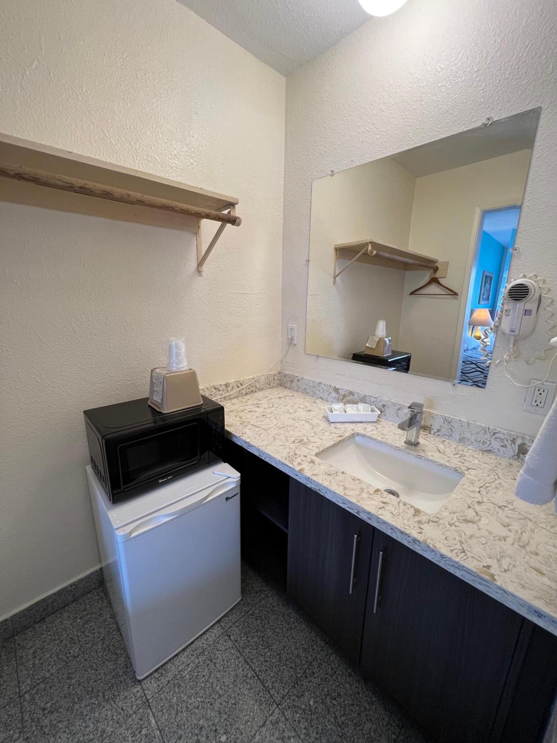 National 9 Motel photo 12