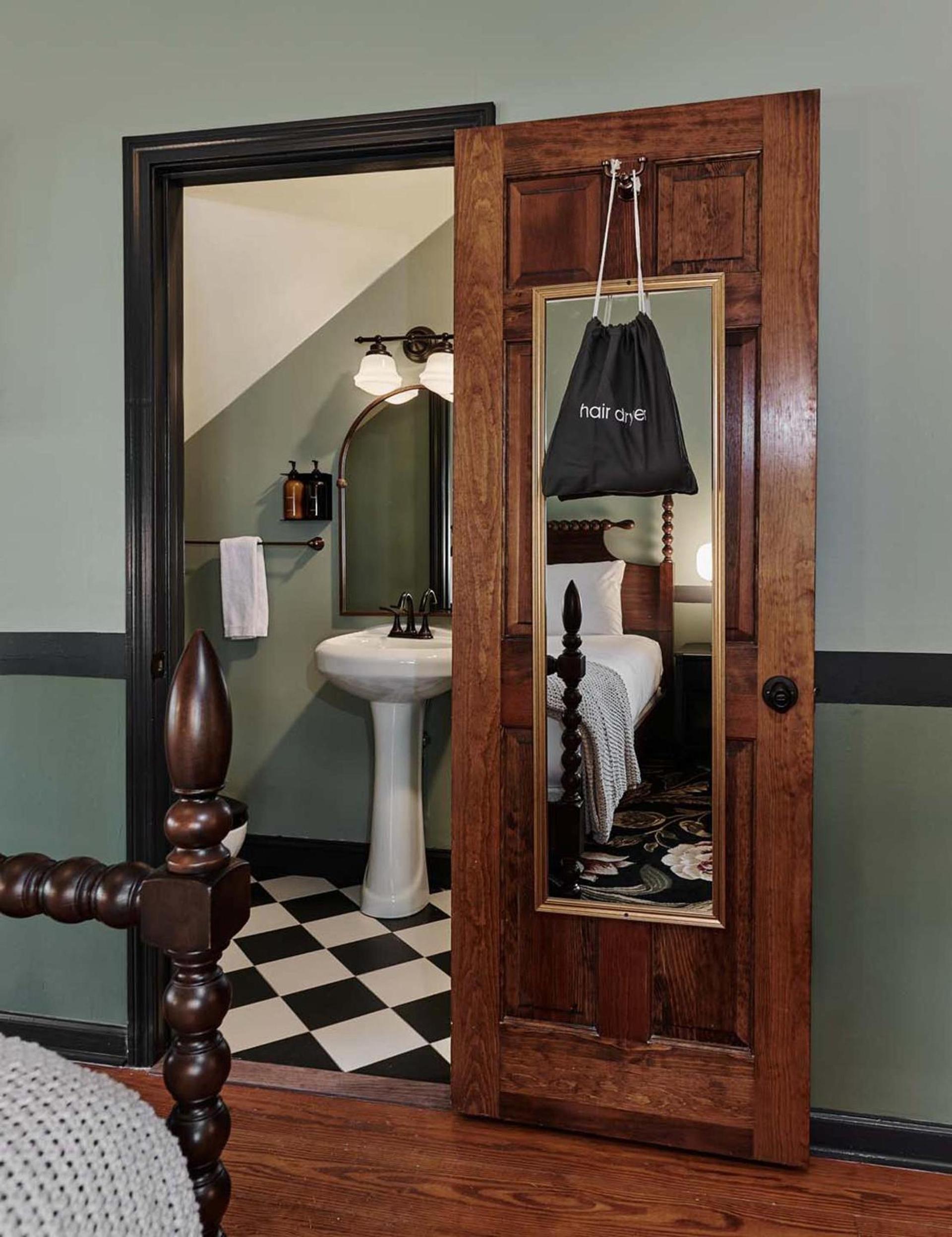 Hideaway Inn Lenox photo 5