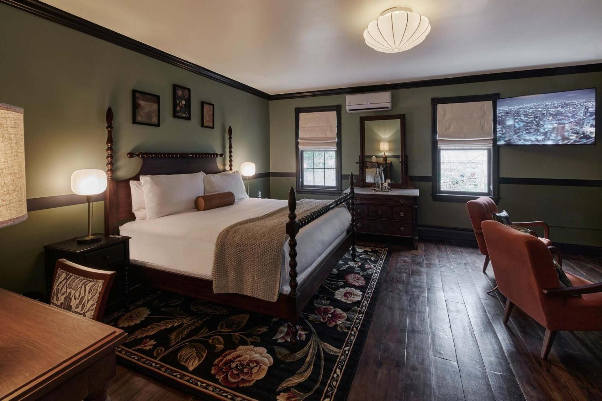 Hideaway Inn Lenox photo 11