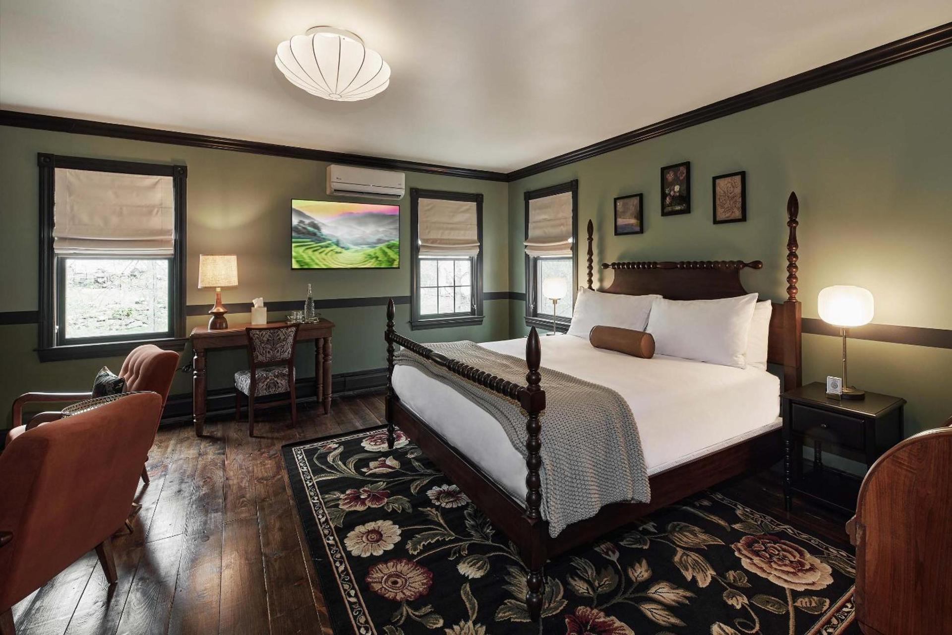 Hideaway Inn Lenox photo 2