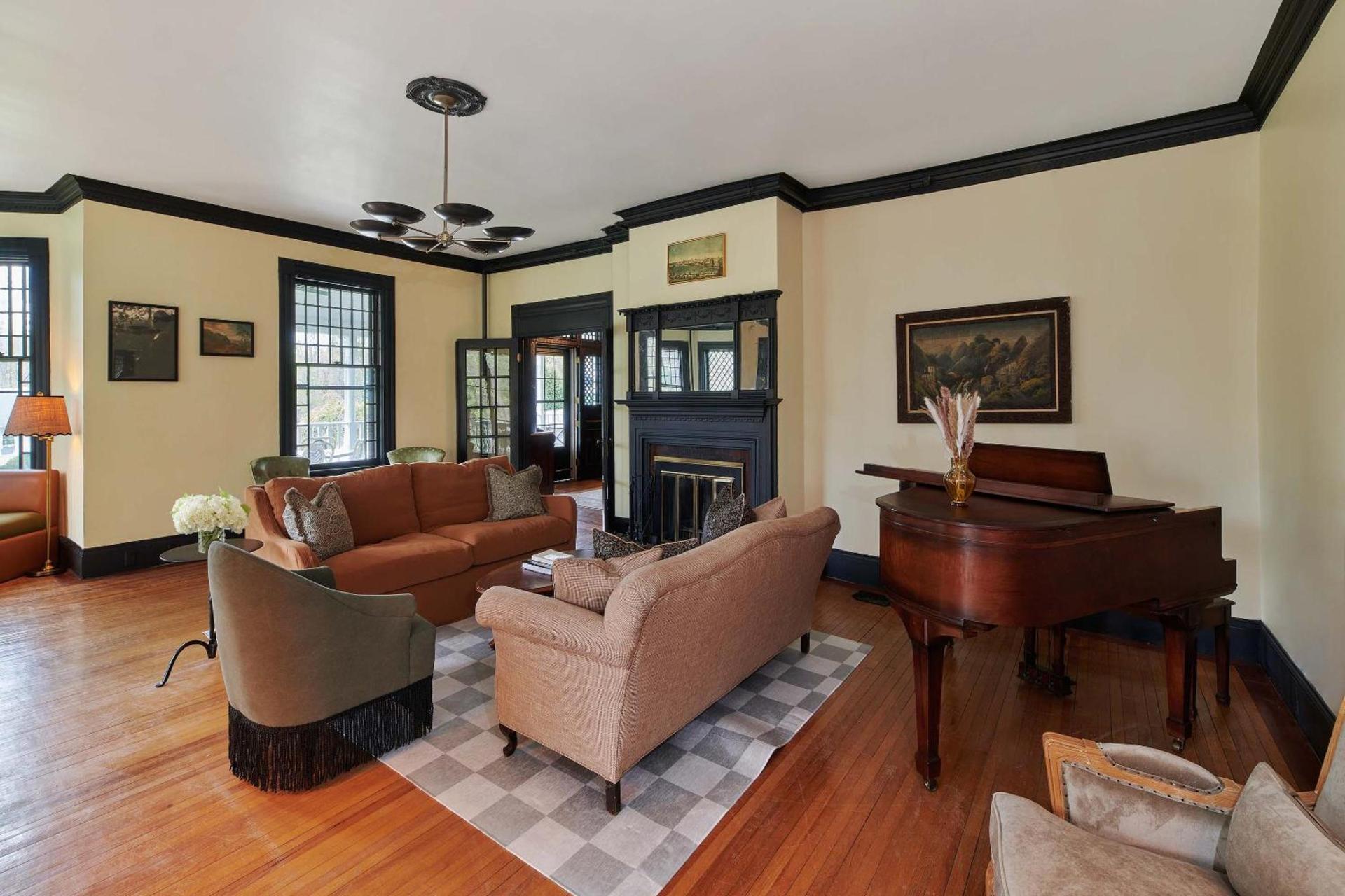 Hideaway Inn Lenox photo 23