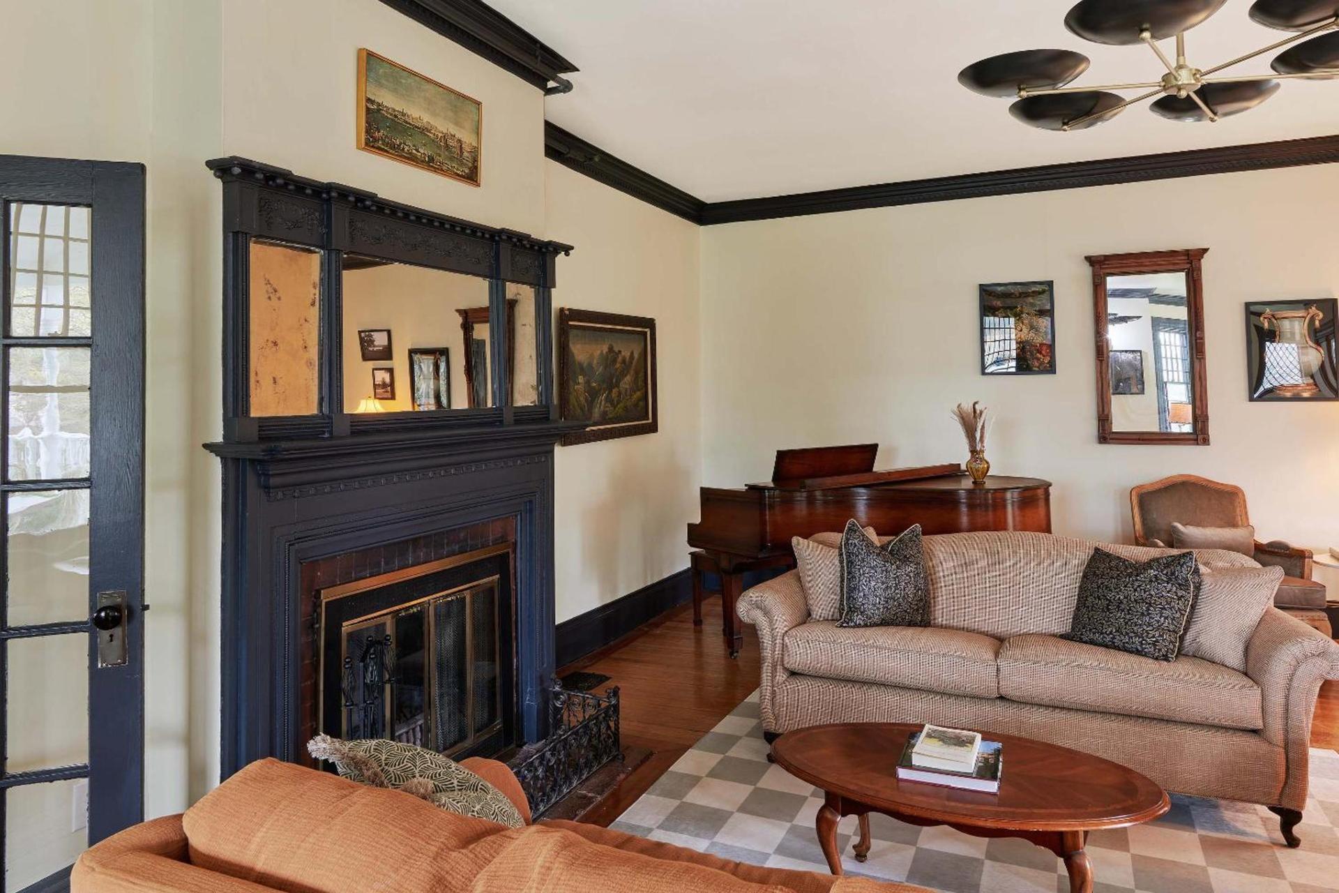 Hideaway Inn Lenox photo 19
