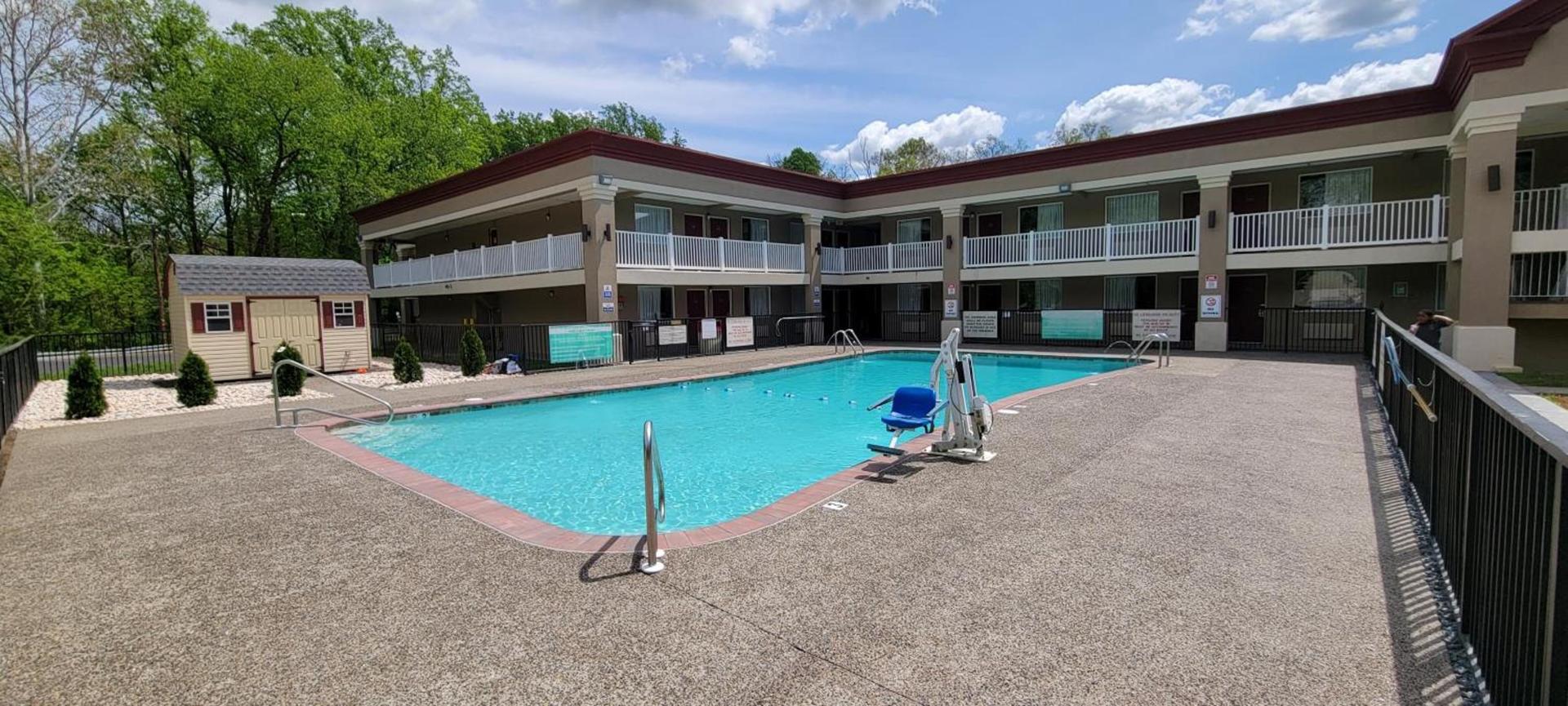 HomeTowne Studios by Red Roof Bordentown - McGuire AFB photo 7