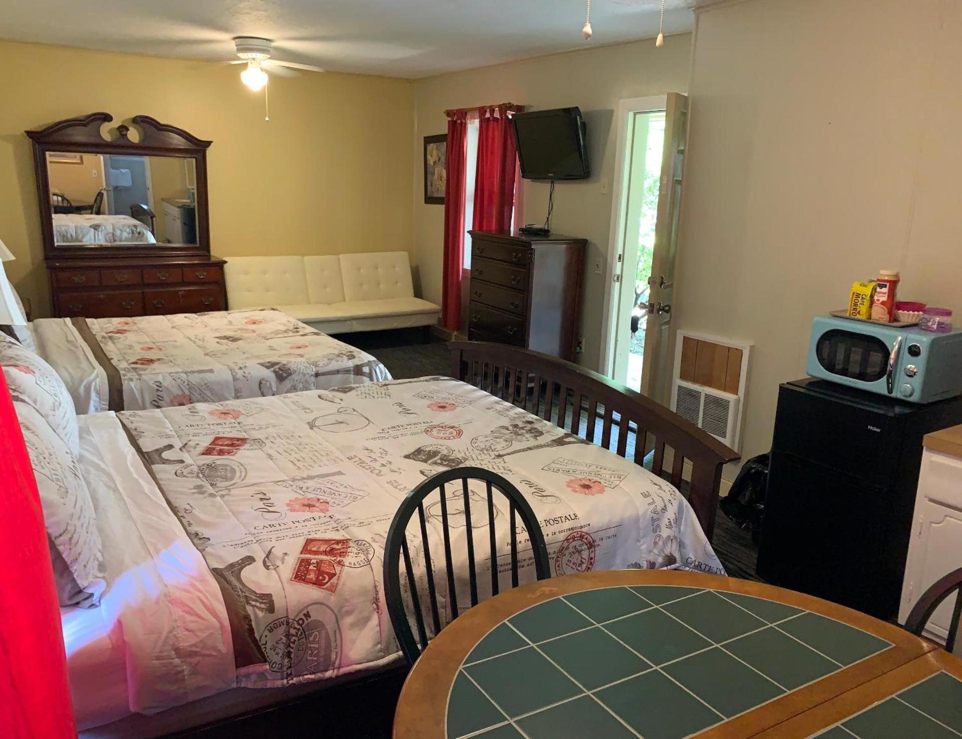 Phillips Historic Motel & Cottages photo 88