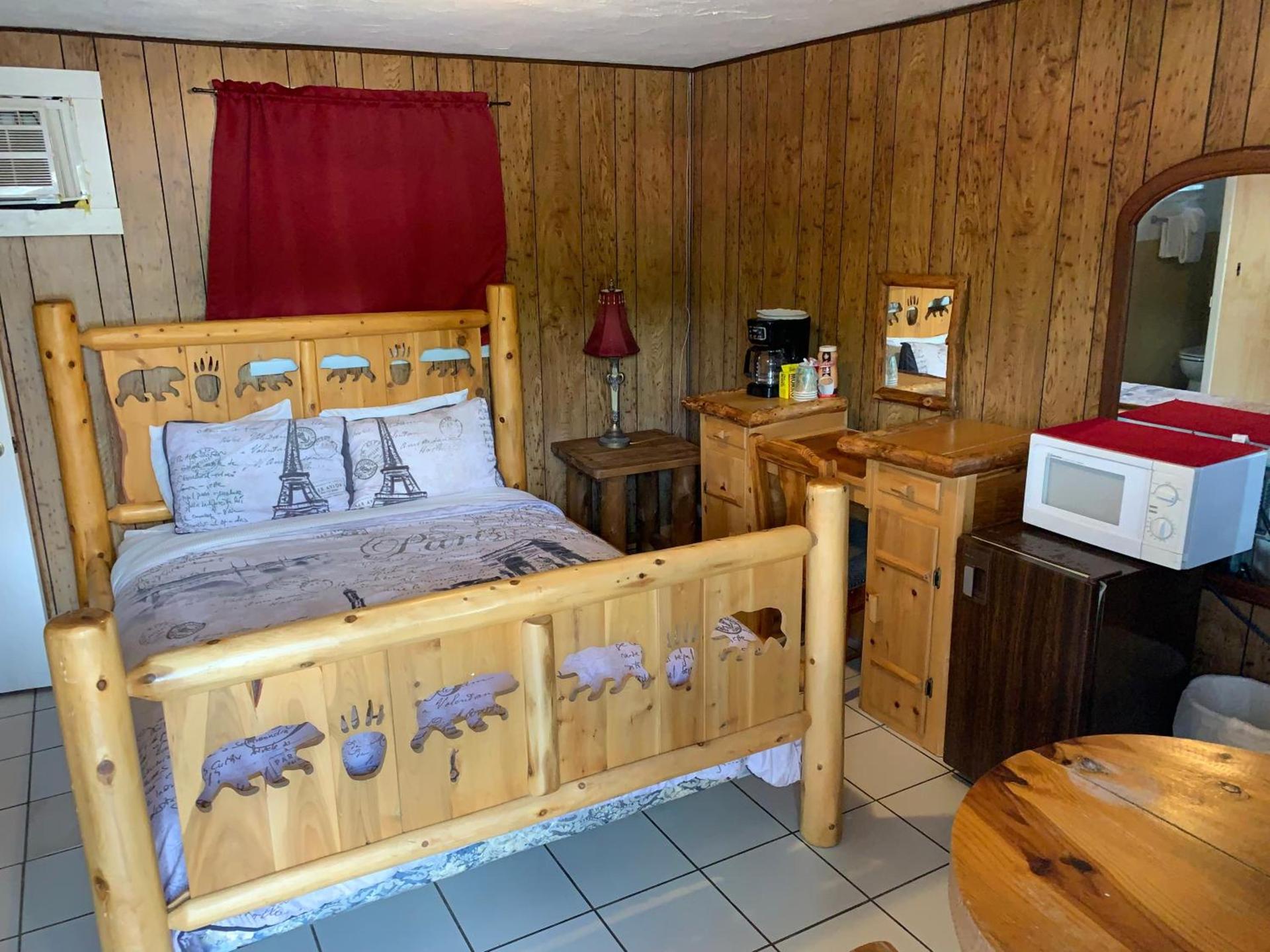 Phillips Historic Motel & Cottages photo 89