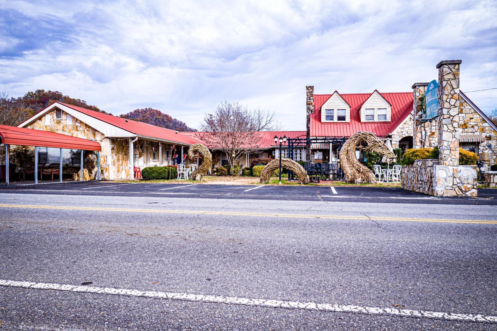 Phillips Historic Motel & Cottages photo 95