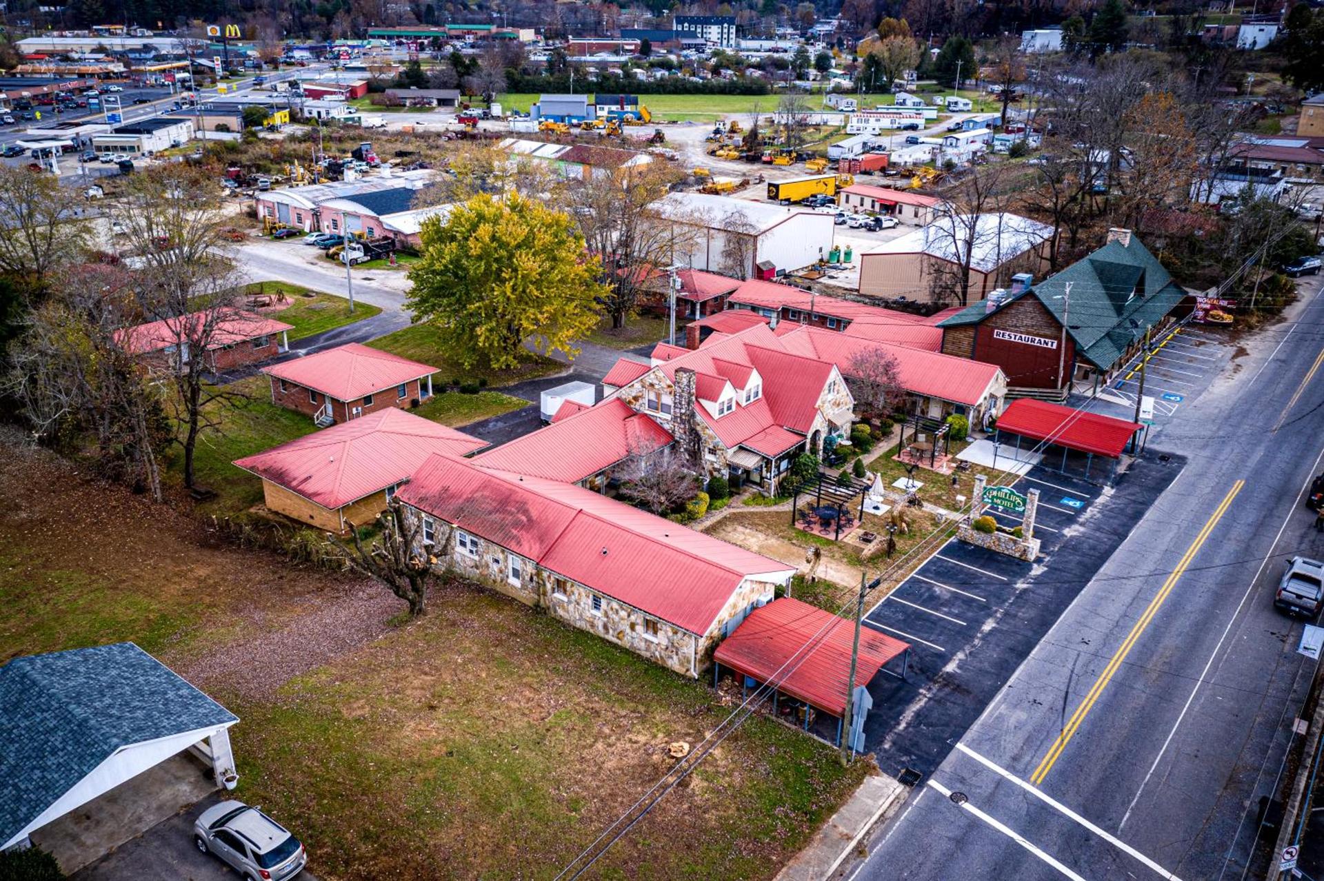 Phillips Historic Motel & Cottages photo 98