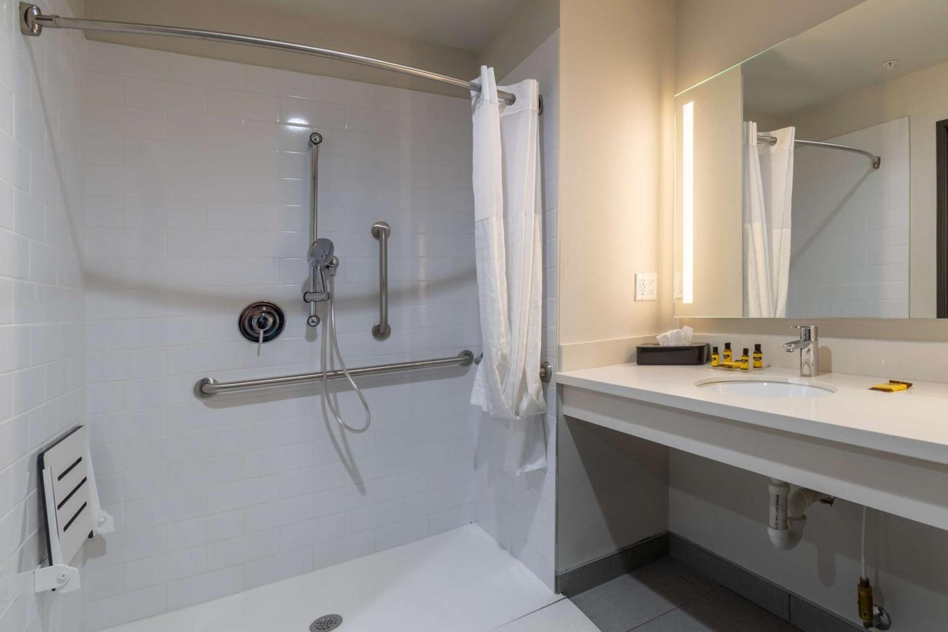 Best Western Plus Tacoma Hotel photo 34
