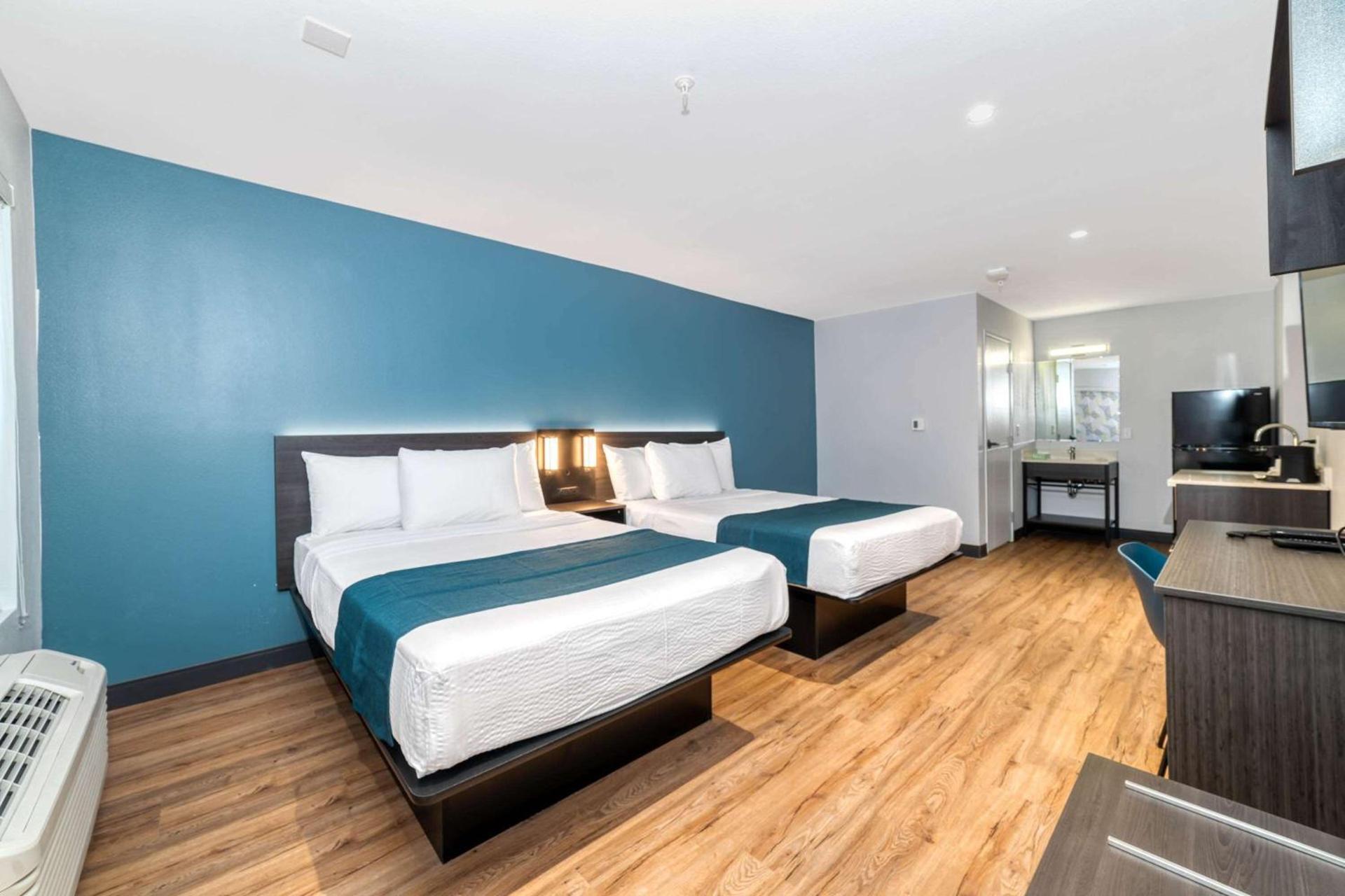 Studio 6 Suites Stockton, CA Waterfront photo 15