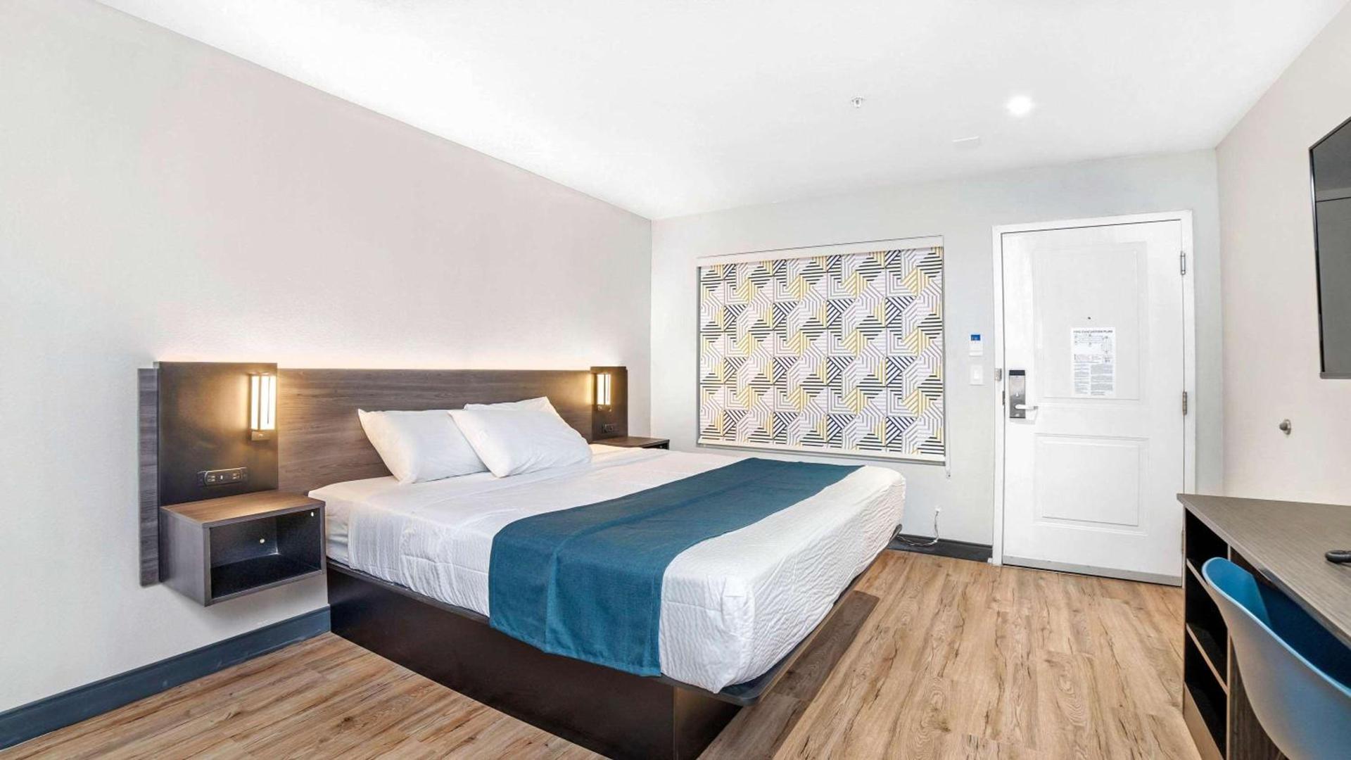 Studio 6 Suites Stockton, CA Waterfront photo 20