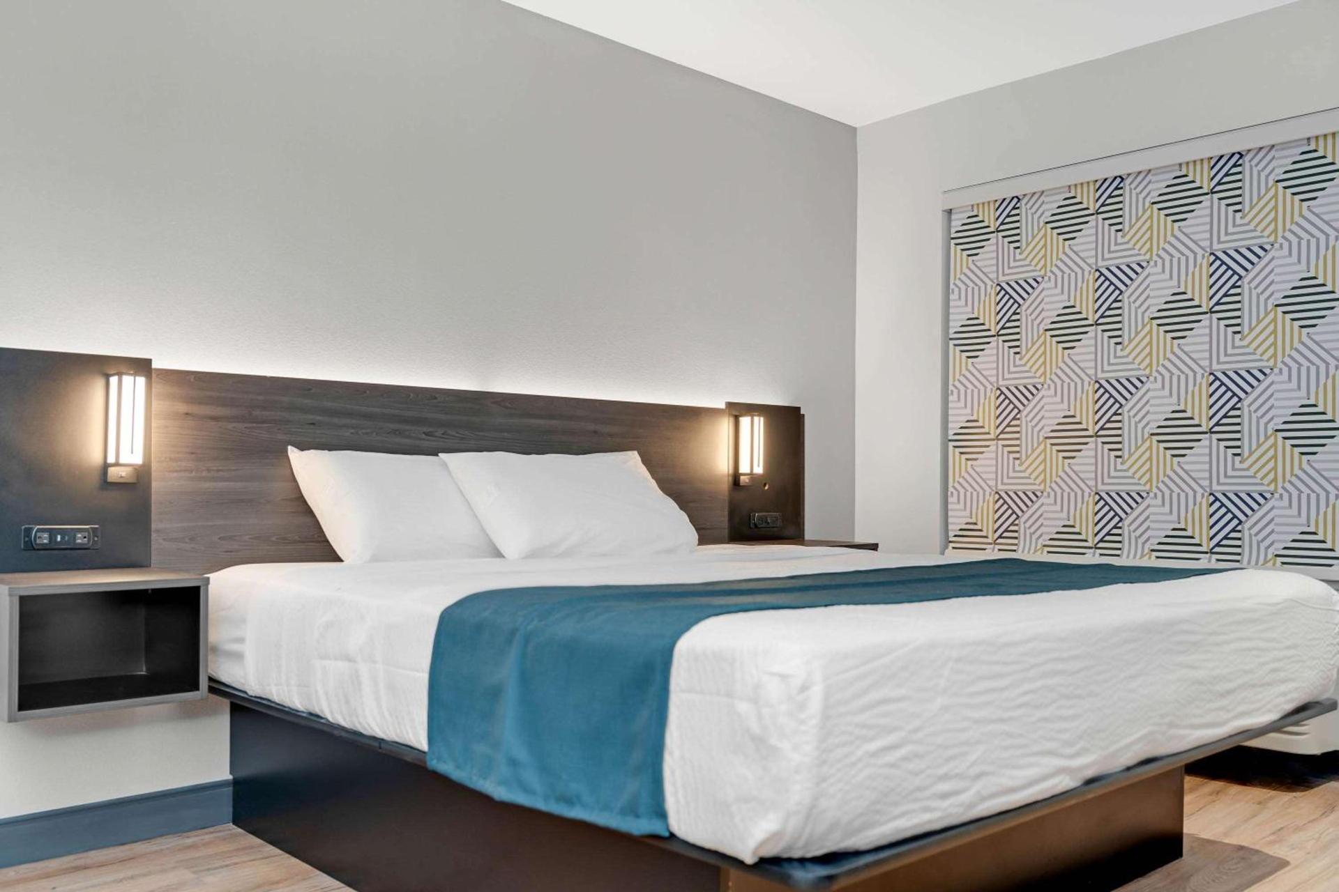 Studio 6 Suites Stockton, CA Waterfront photo 23