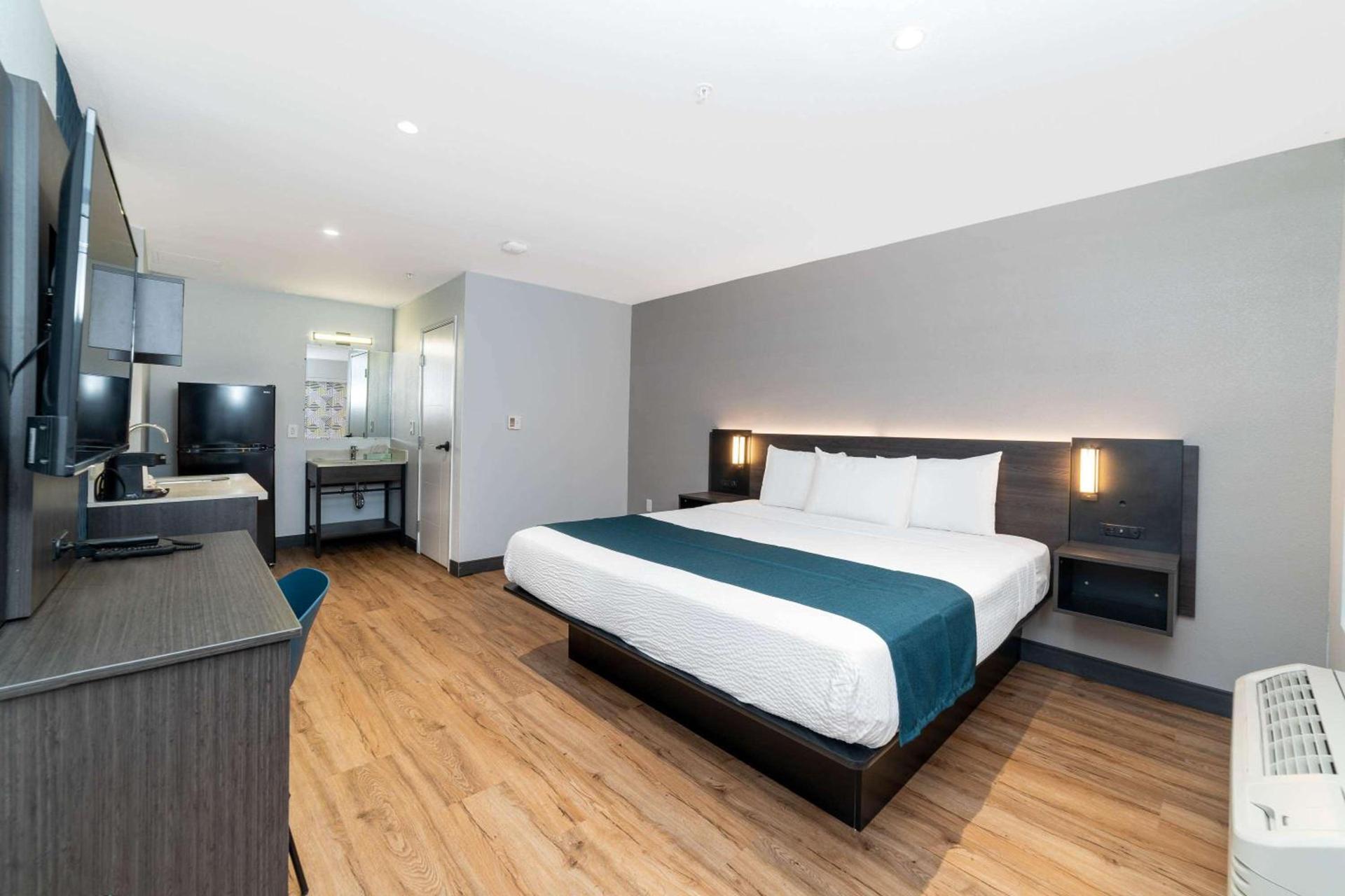 Studio 6 Suites Stockton, CA Waterfront photo 25