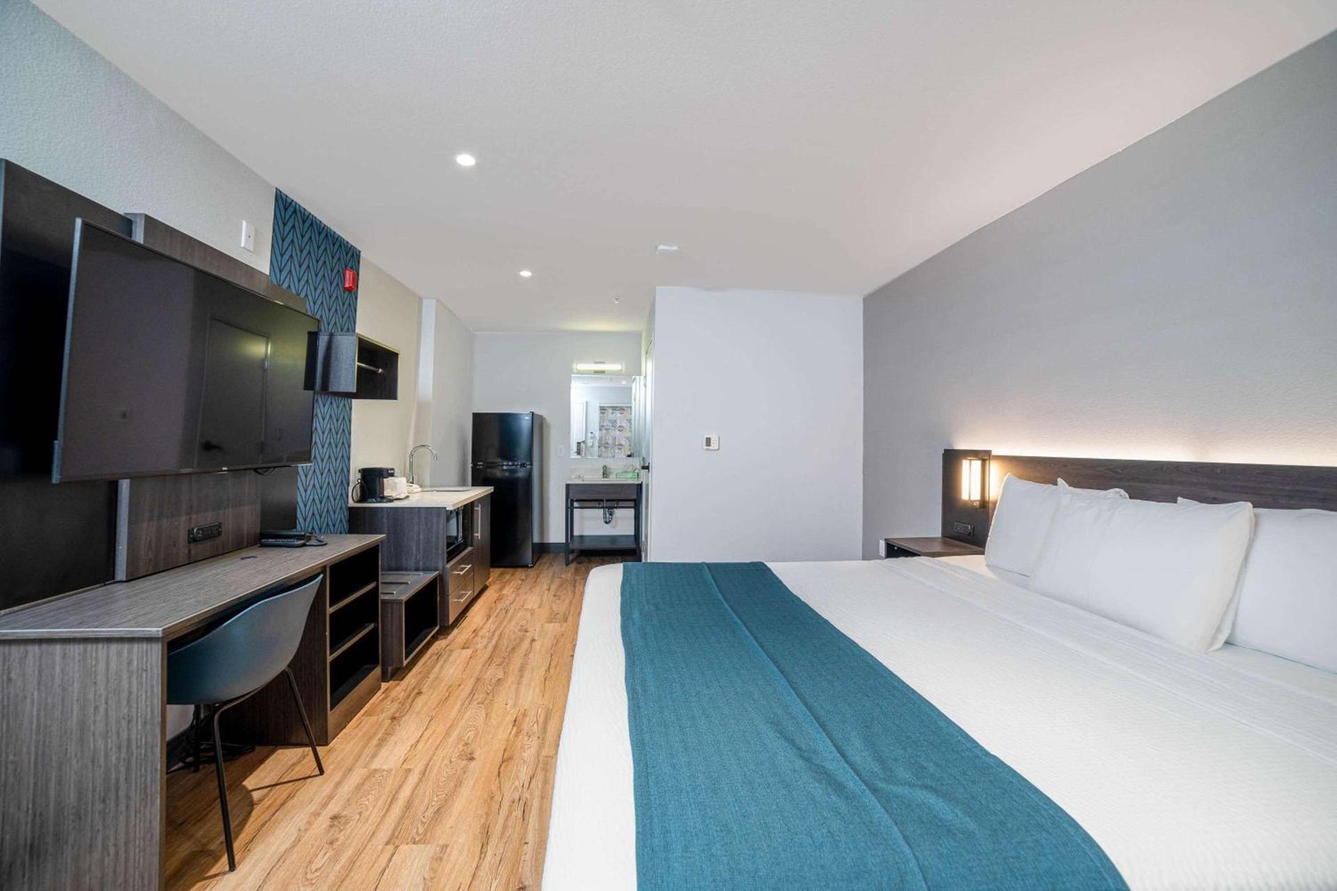 Studio 6 Suites Stockton, CA Waterfront photo 26