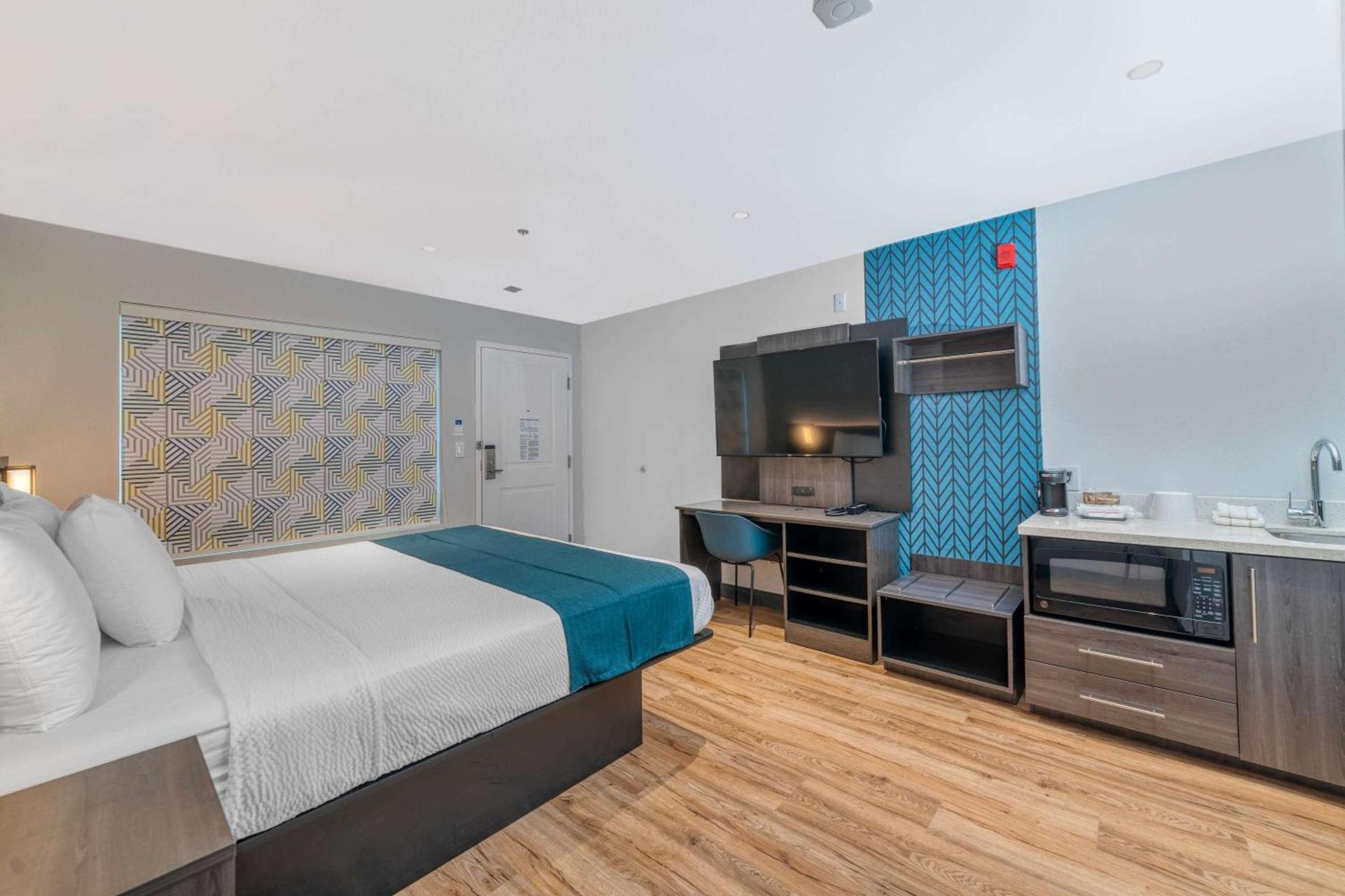 Studio 6 Suites Stockton, CA Waterfront photo 27