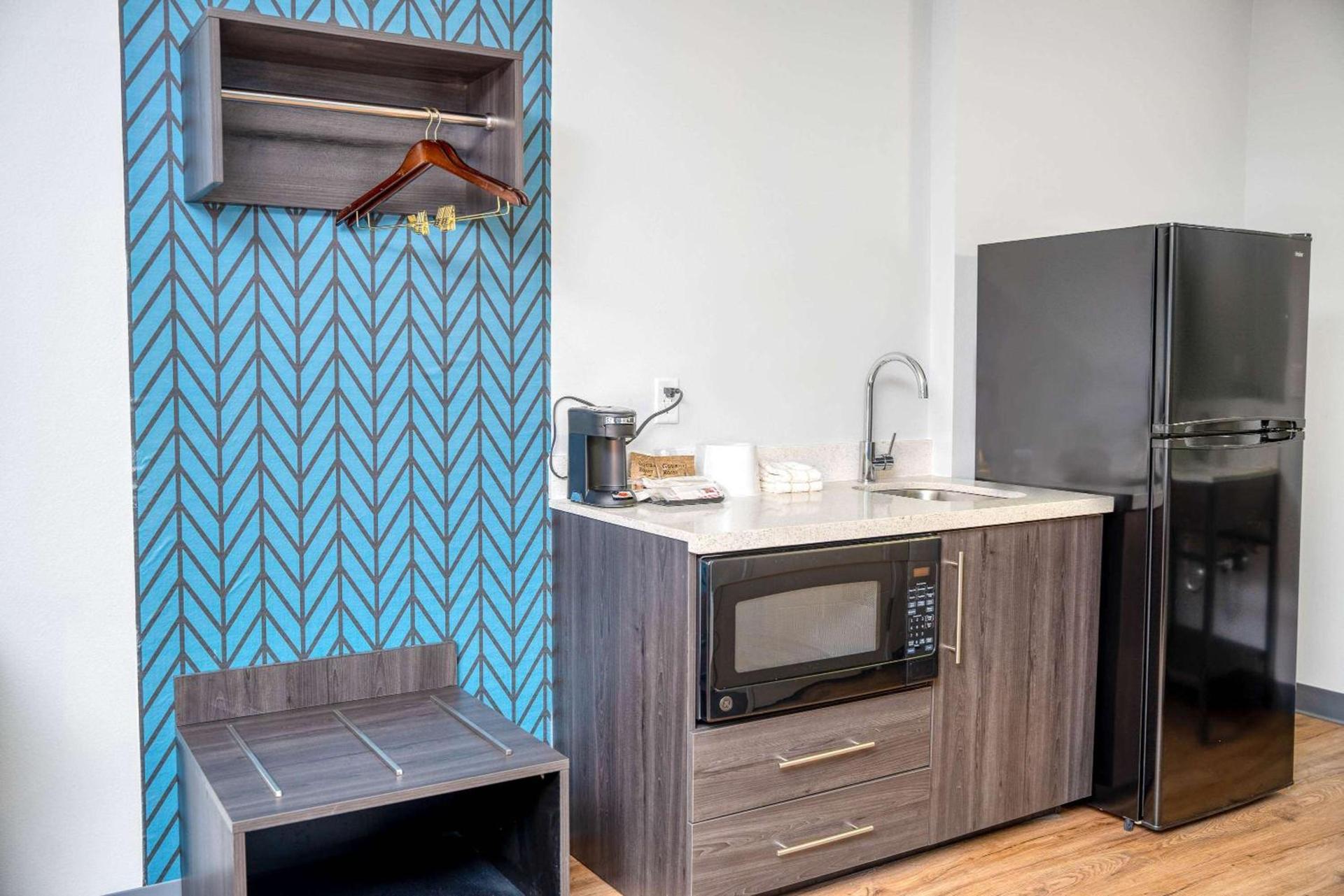 Studio 6 Suites Stockton, CA Waterfront photo 28