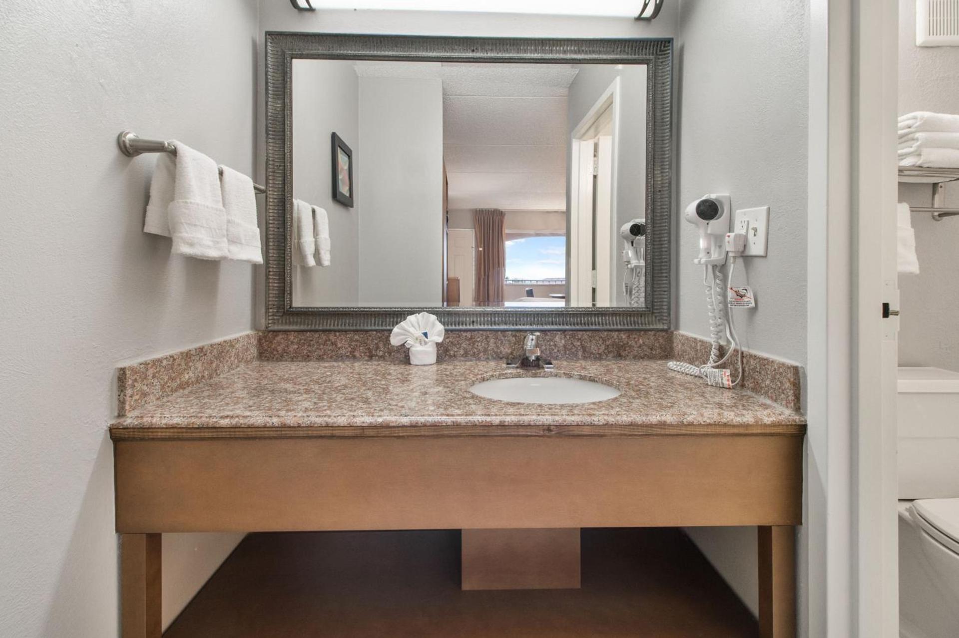 Beachfront Palms Resort Galveston, an Ascend Collection Hotel photo 52