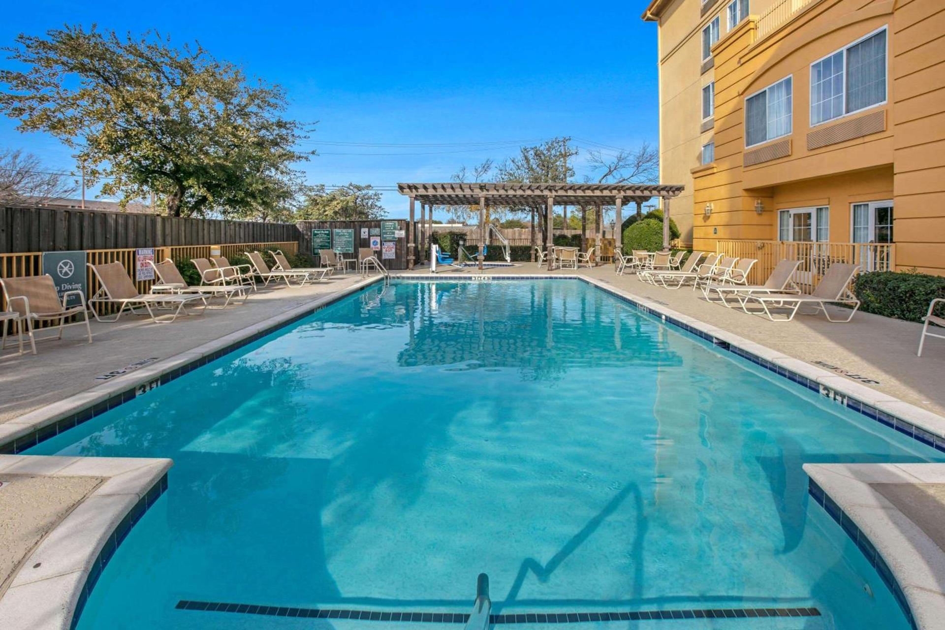 La Quinta by Wyndham DFW Airport South / Irving photo 8