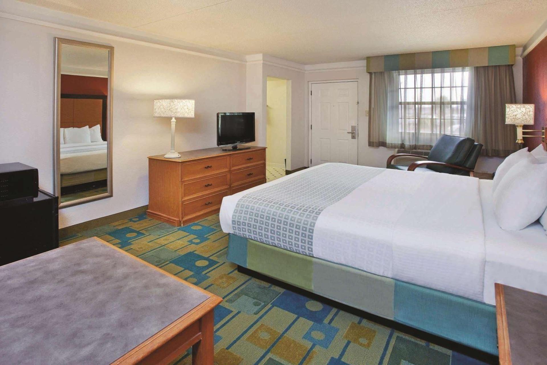 La Quinta Inn by Wyndham Savannah Midtown photo 13
