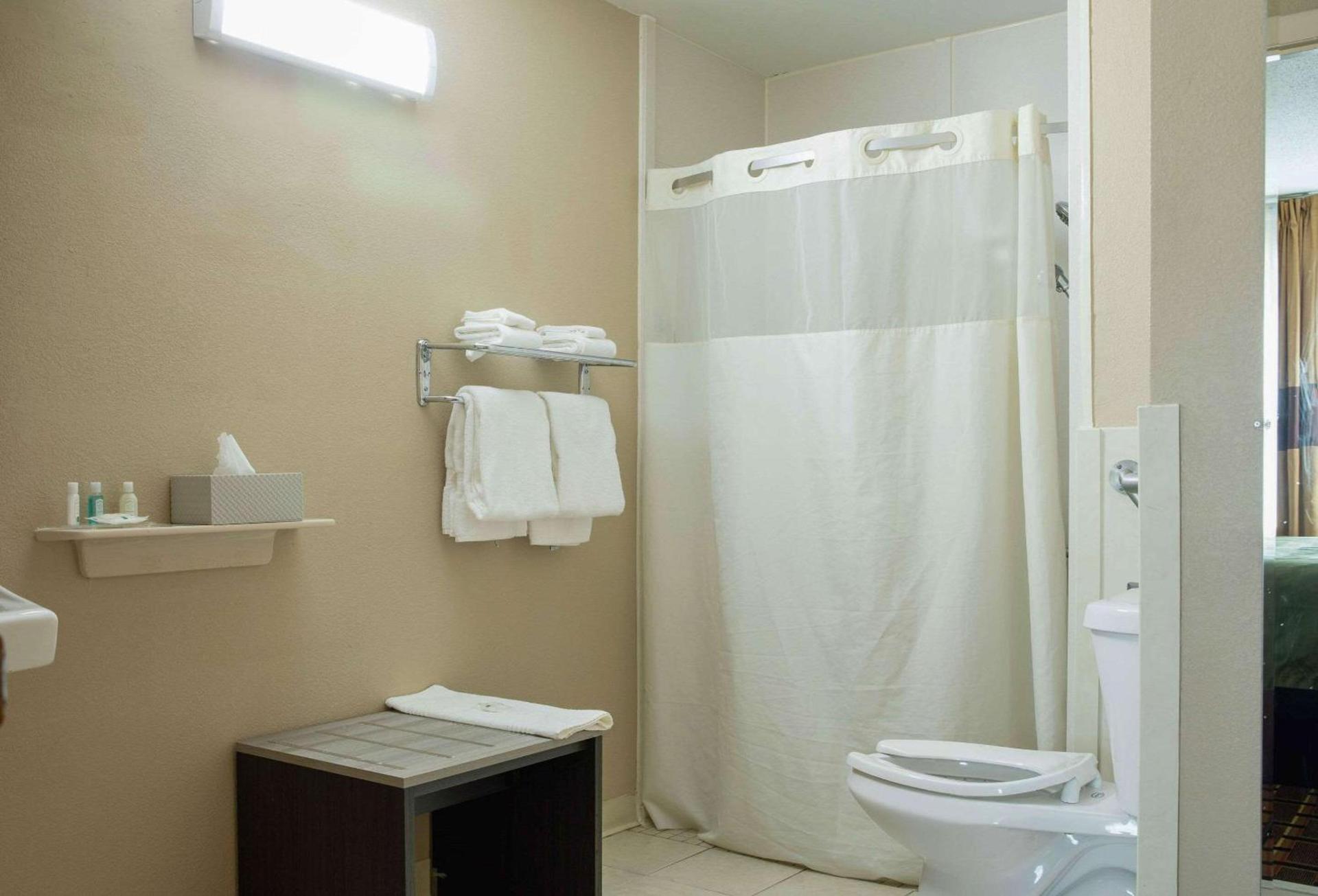 Quality Inn Raynham - Taunton photo 6