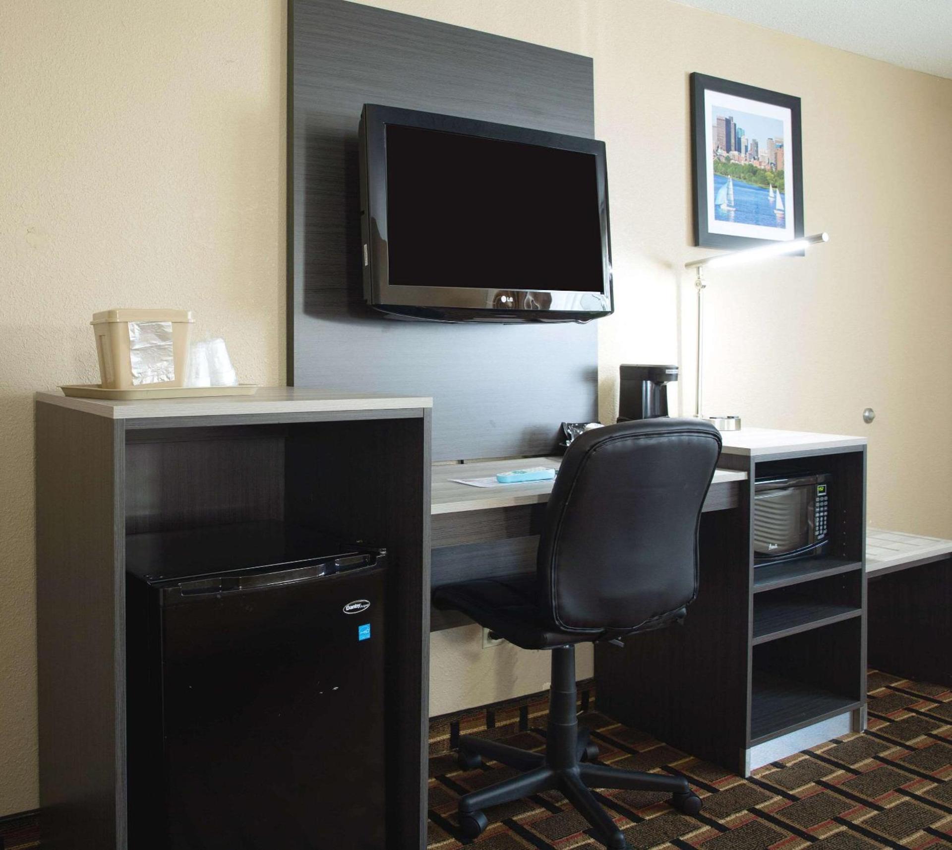 Quality Inn Raynham - Taunton photo 8