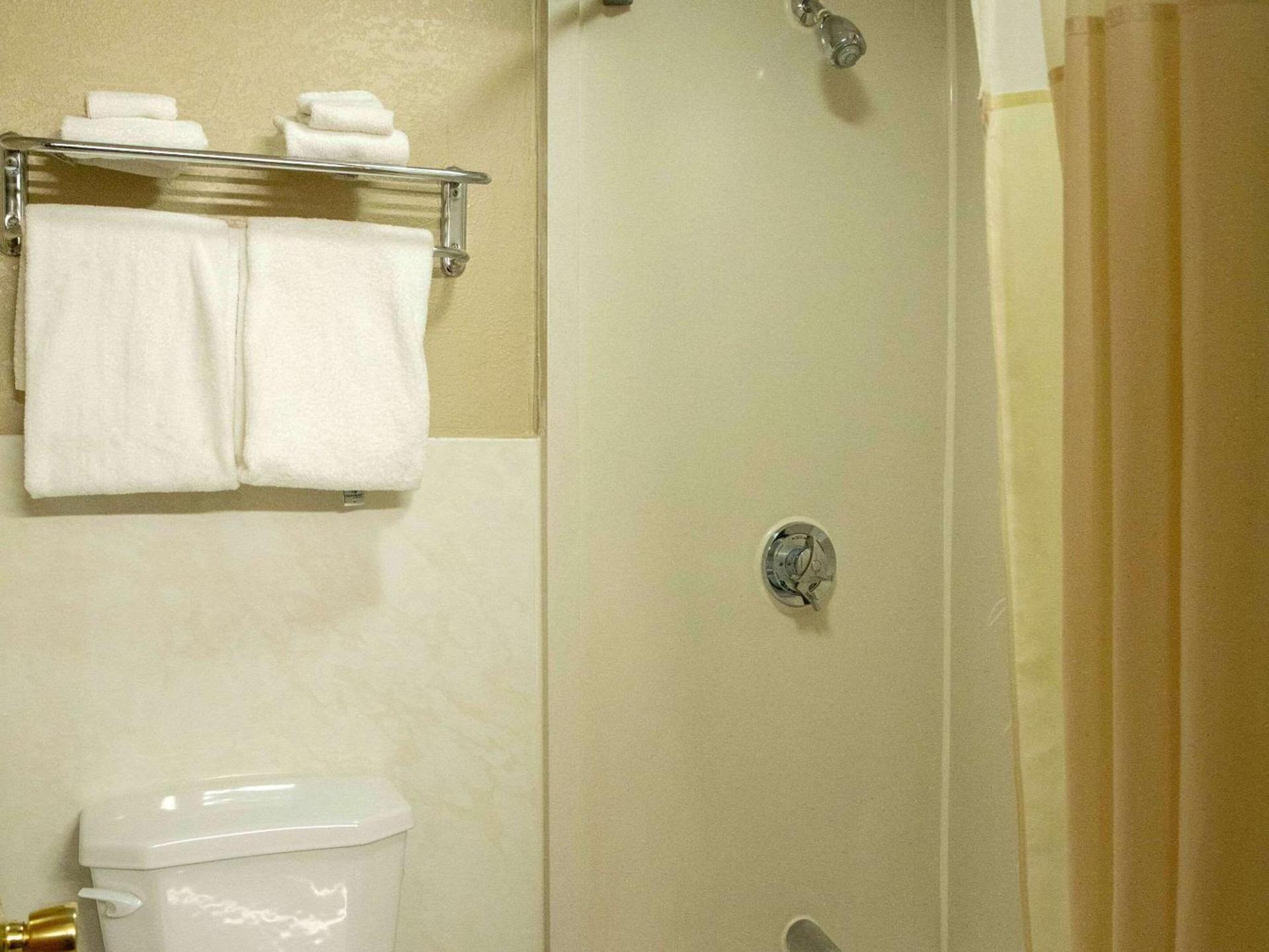 Quality Inn Raynham - Taunton photo 9