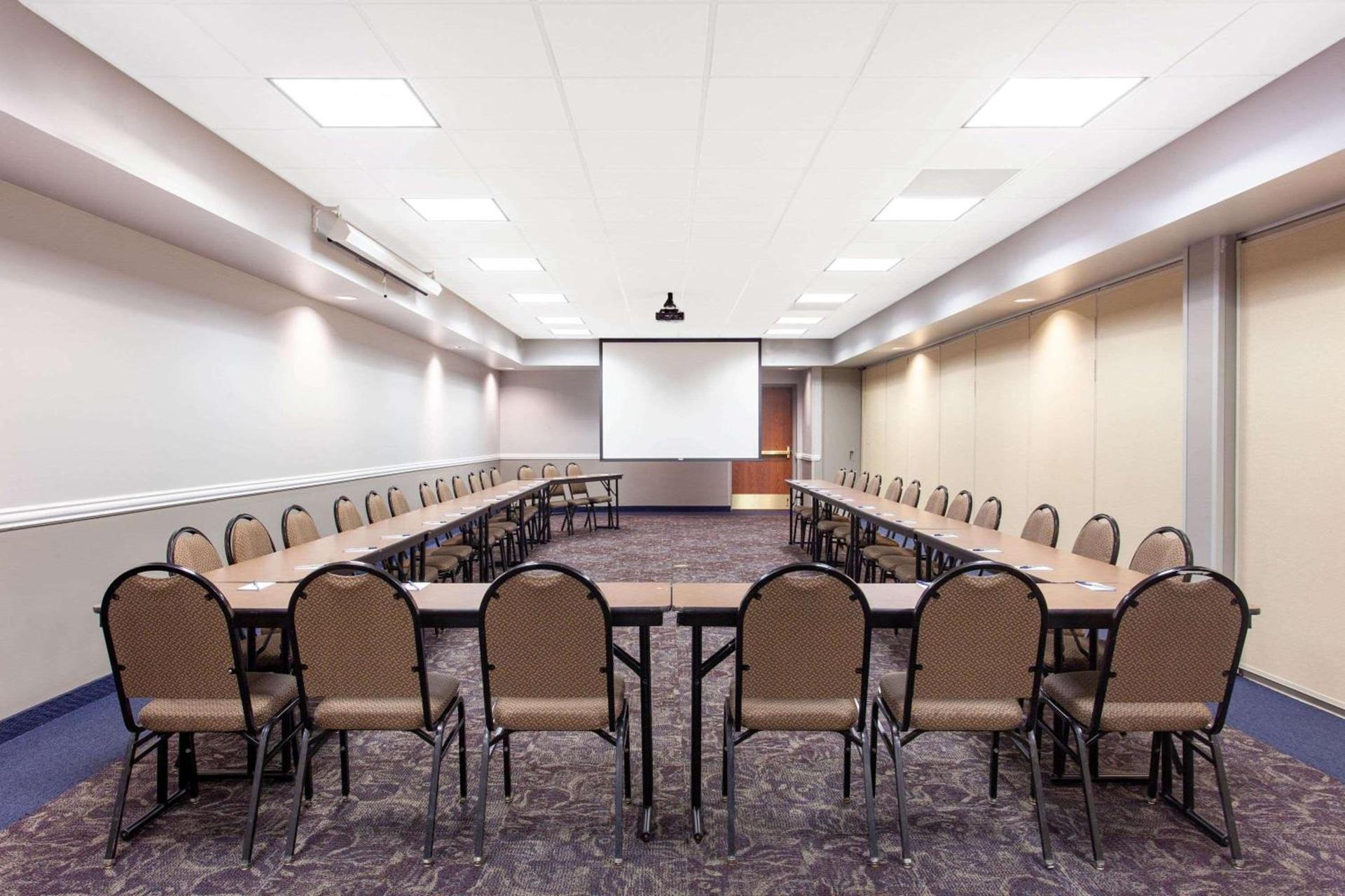 AmericInn by Wyndham Mankato Event Center near MSU photo 24