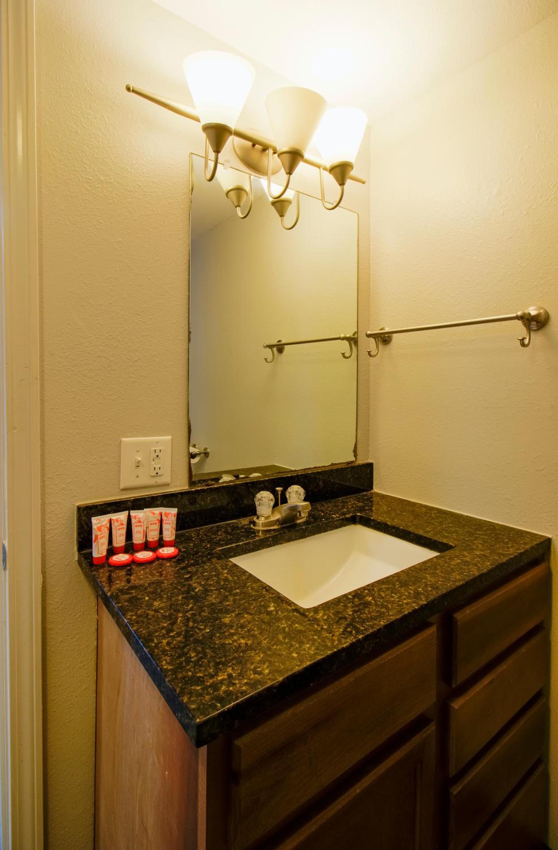 OYO Hotel Sulphur LA Hwy 90 West photo 26