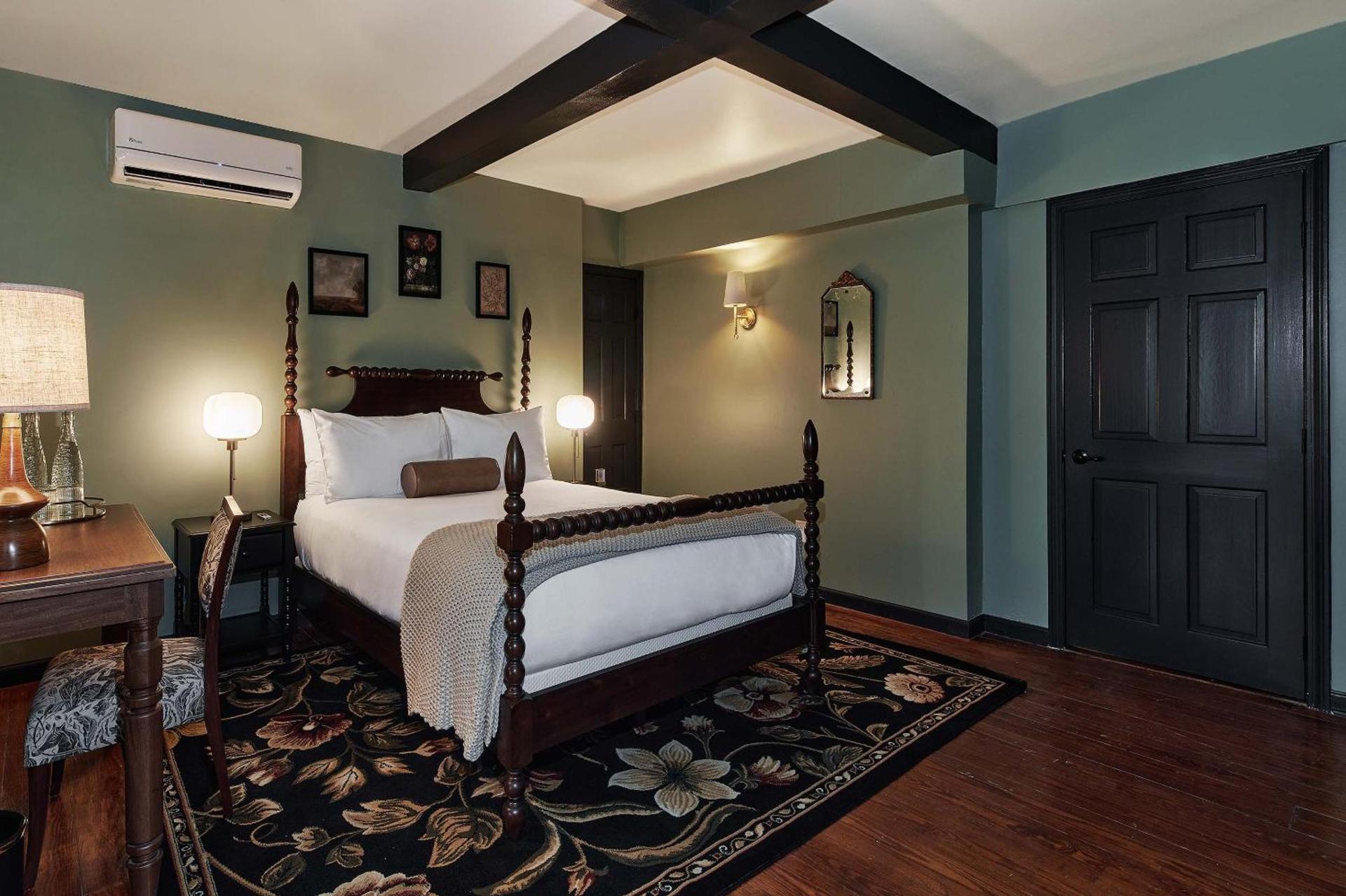 Hideaway Inn Lenox photo 29
