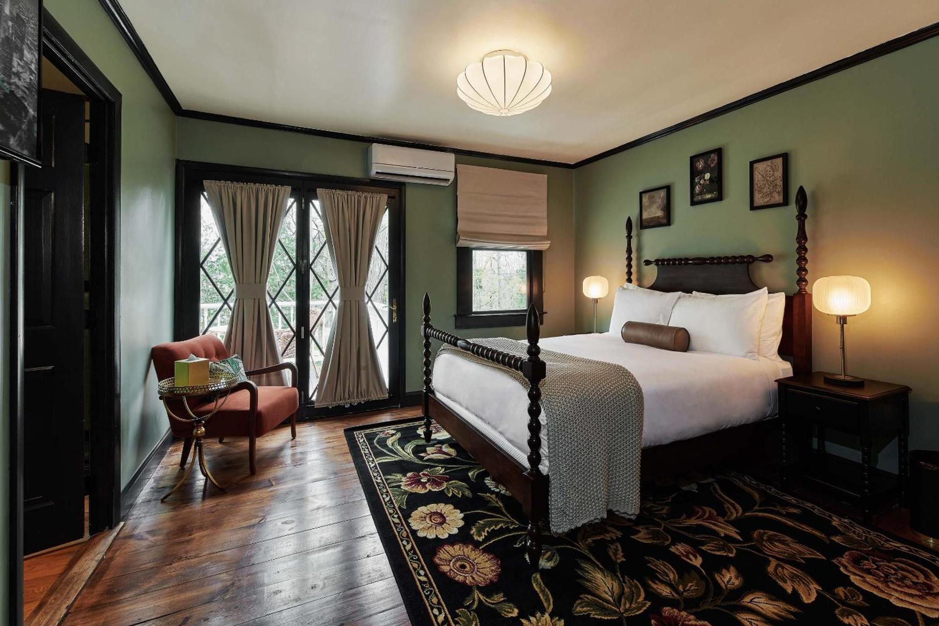 Hideaway Inn Lenox photo 28
